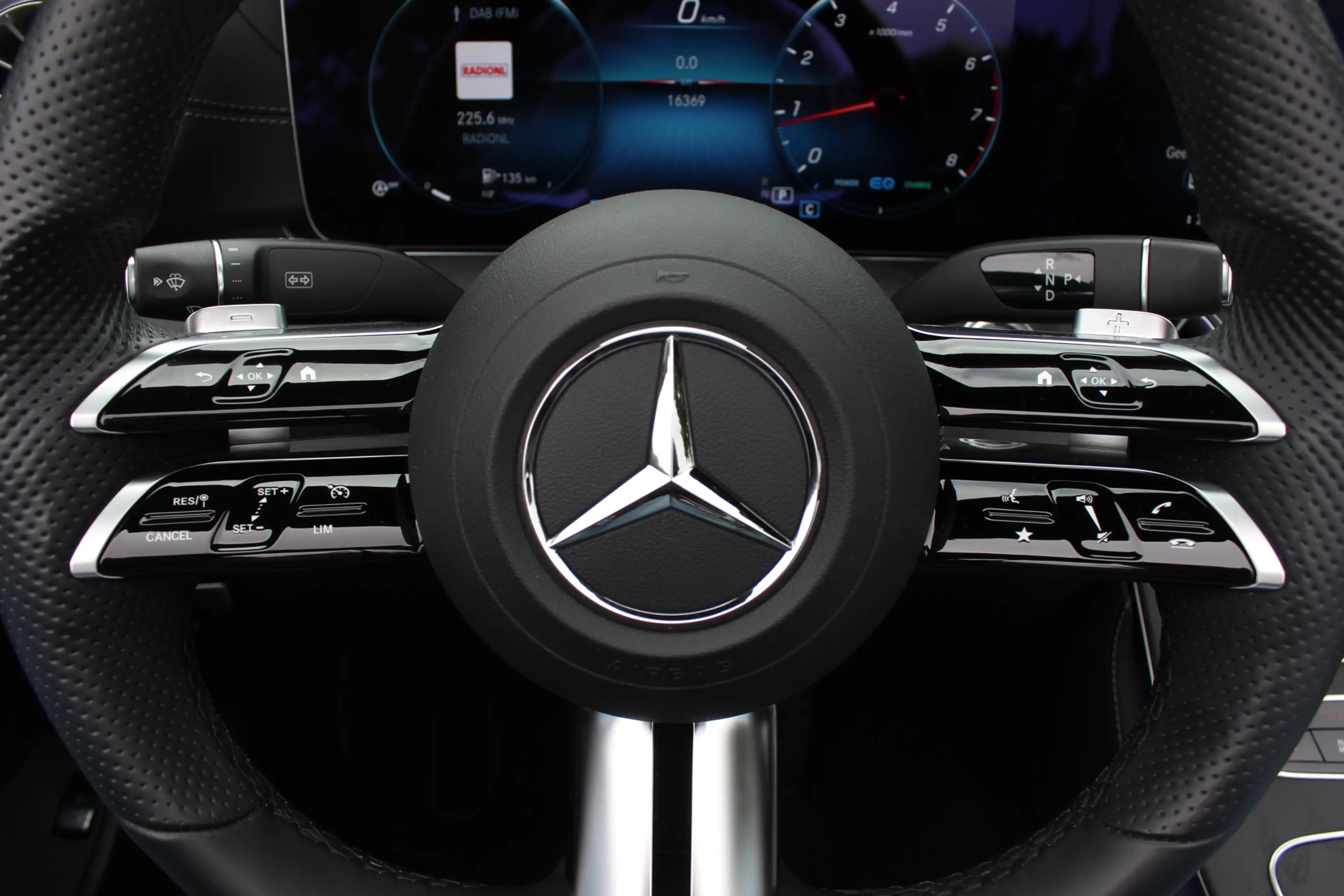 Mercedes-Benz E 200 Cabrio AMG Line / Nieuwstaat / Camera / Burmester — photo 35