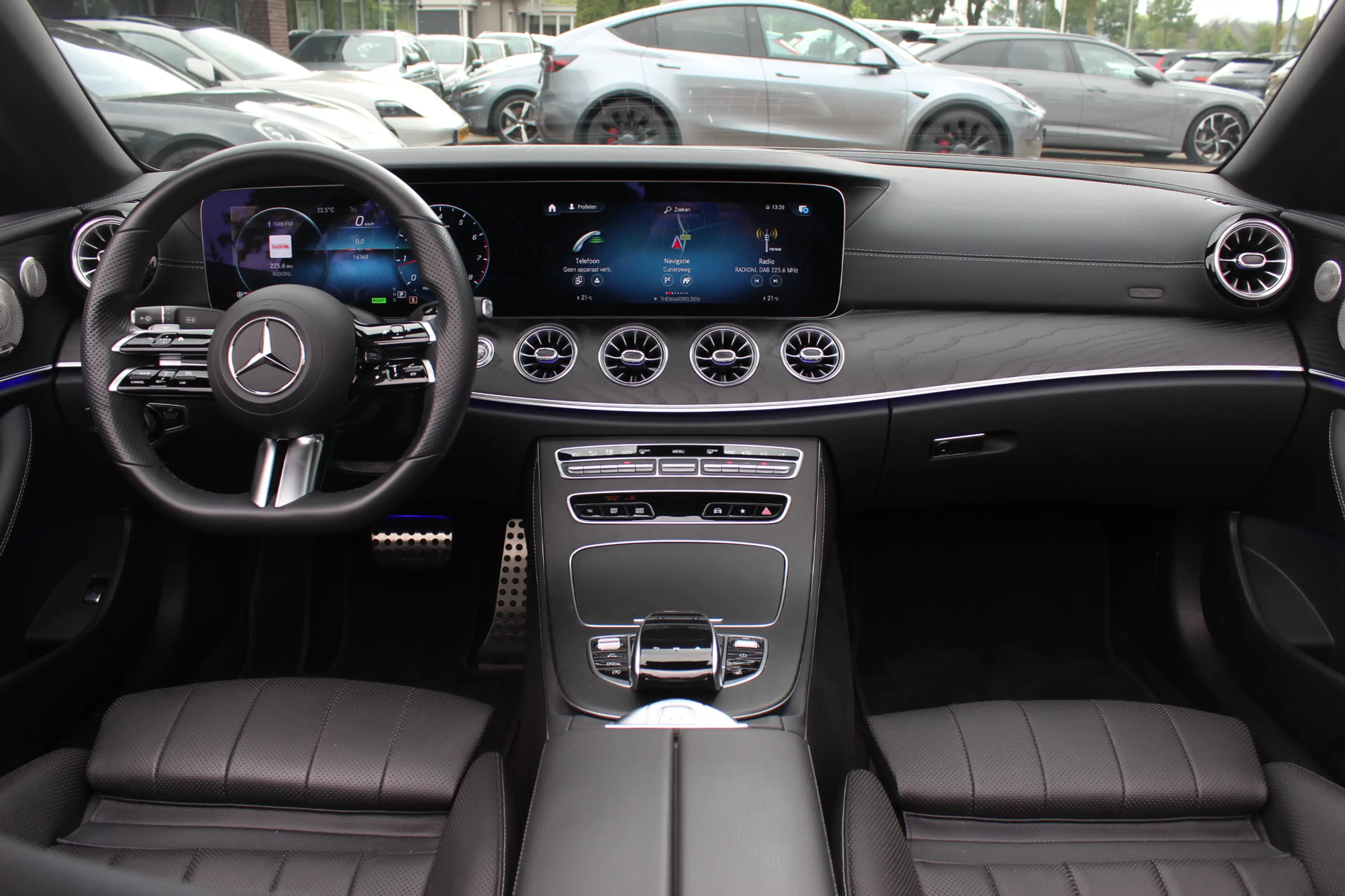 Mercedes-Benz E 200 Cabrio AMG Line / Nieuwstaat / Camera / Burmester — photo 2