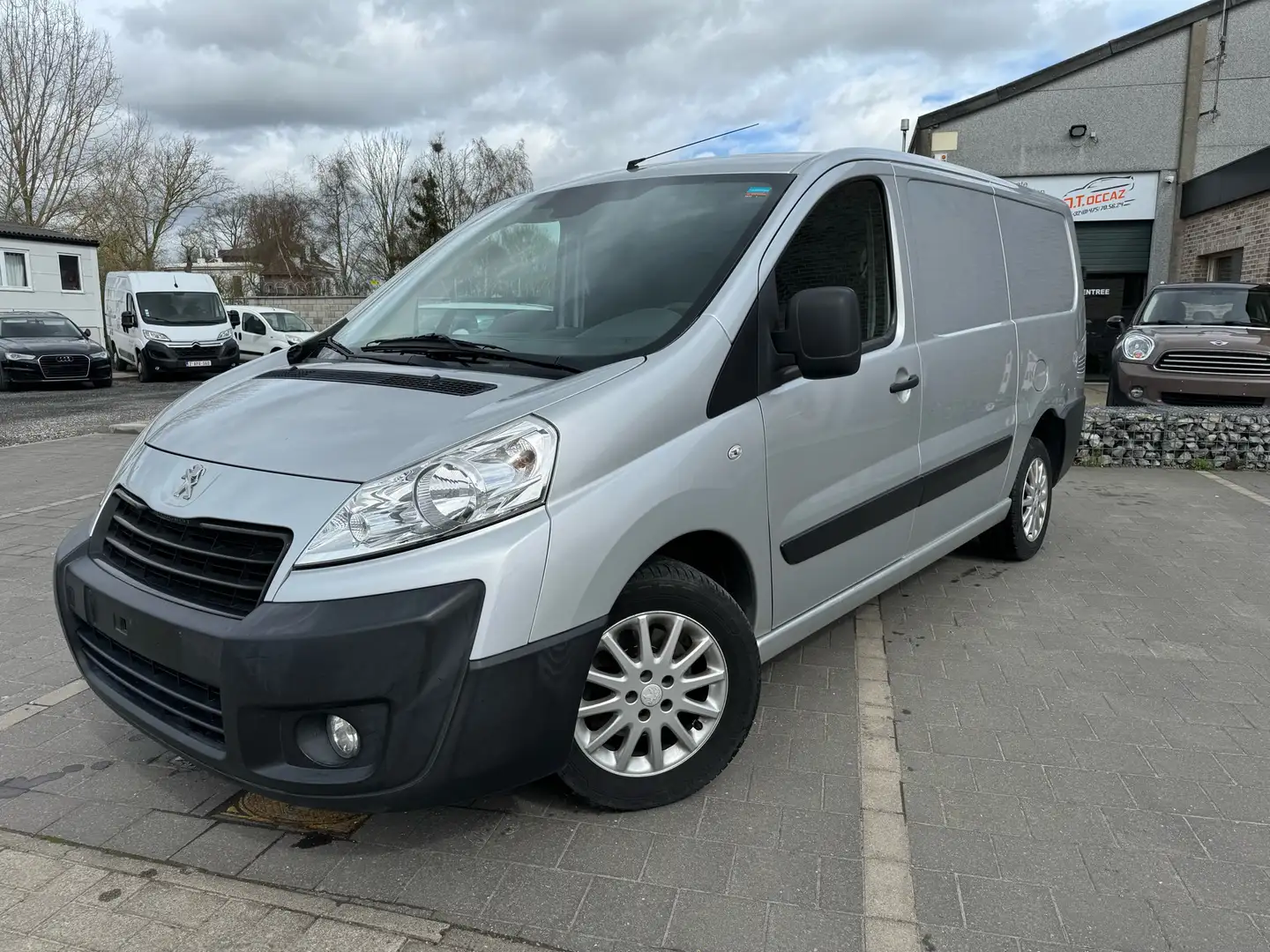 Peugeot Expert 2.0 hdi Automatique 3 places Silber - 1
