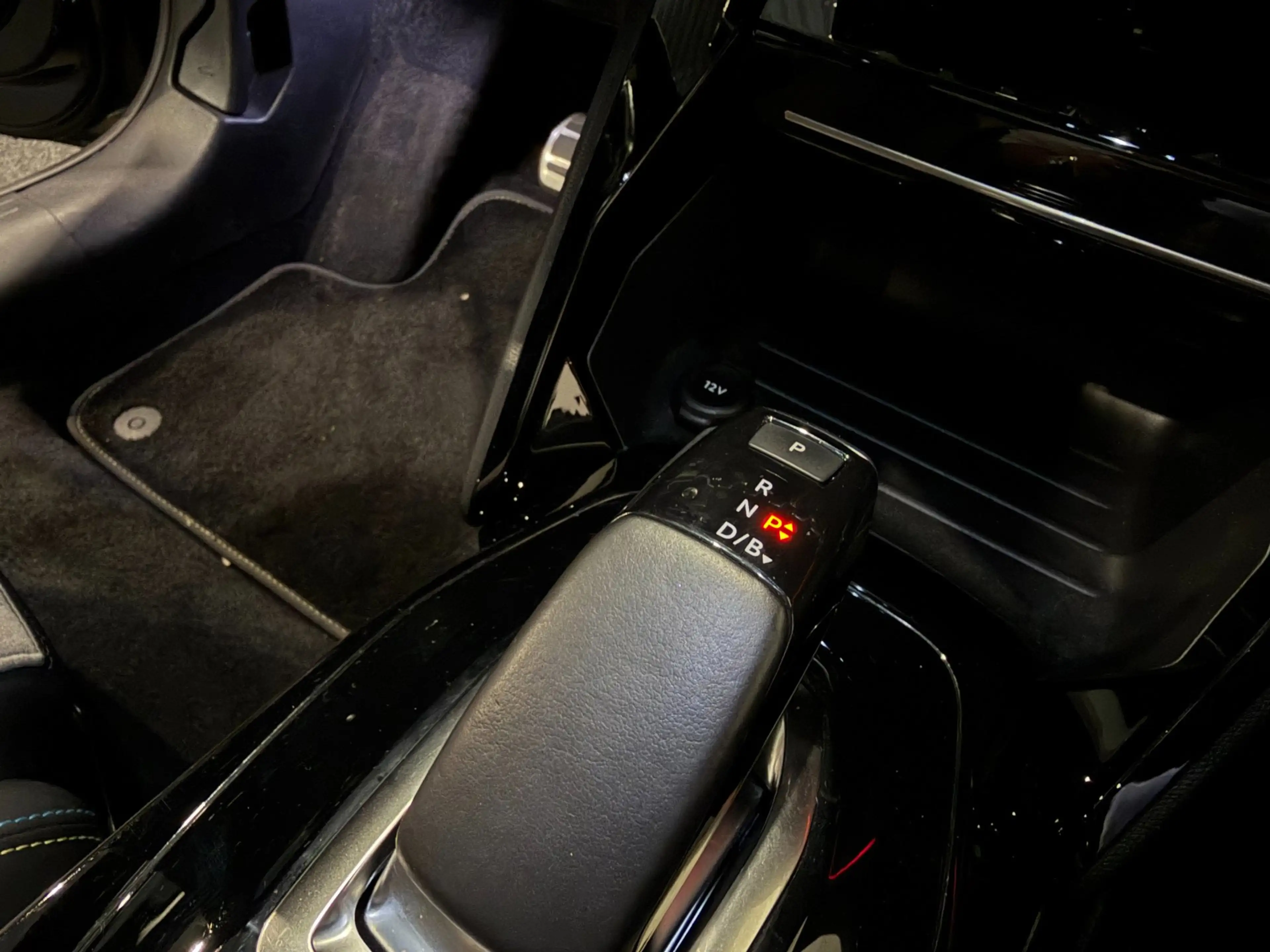 Peugeot e-208 EV GT 350 50 kWh SCHUIFDAK AIRCO NAVI STOELVER. CA — photo 27