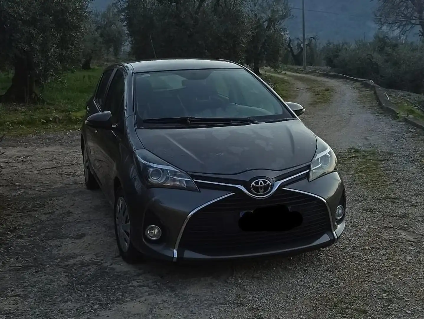 Toyota Yaris Yaris III 2015 5p 1.0 Business siva - 1