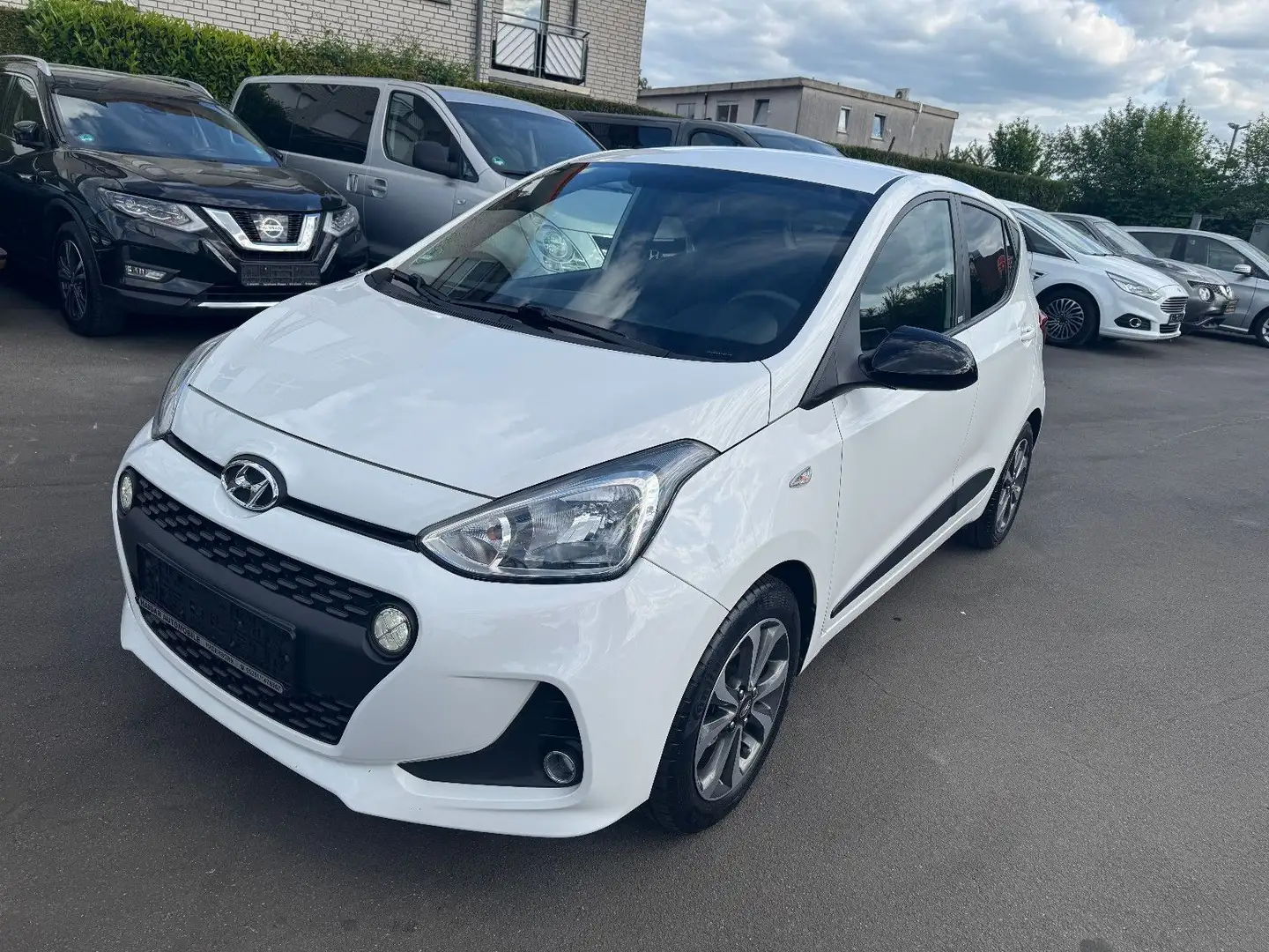 Hyundai i10 Passion +    *Erste Hand*Automatikgetriebe* Weiß - 1