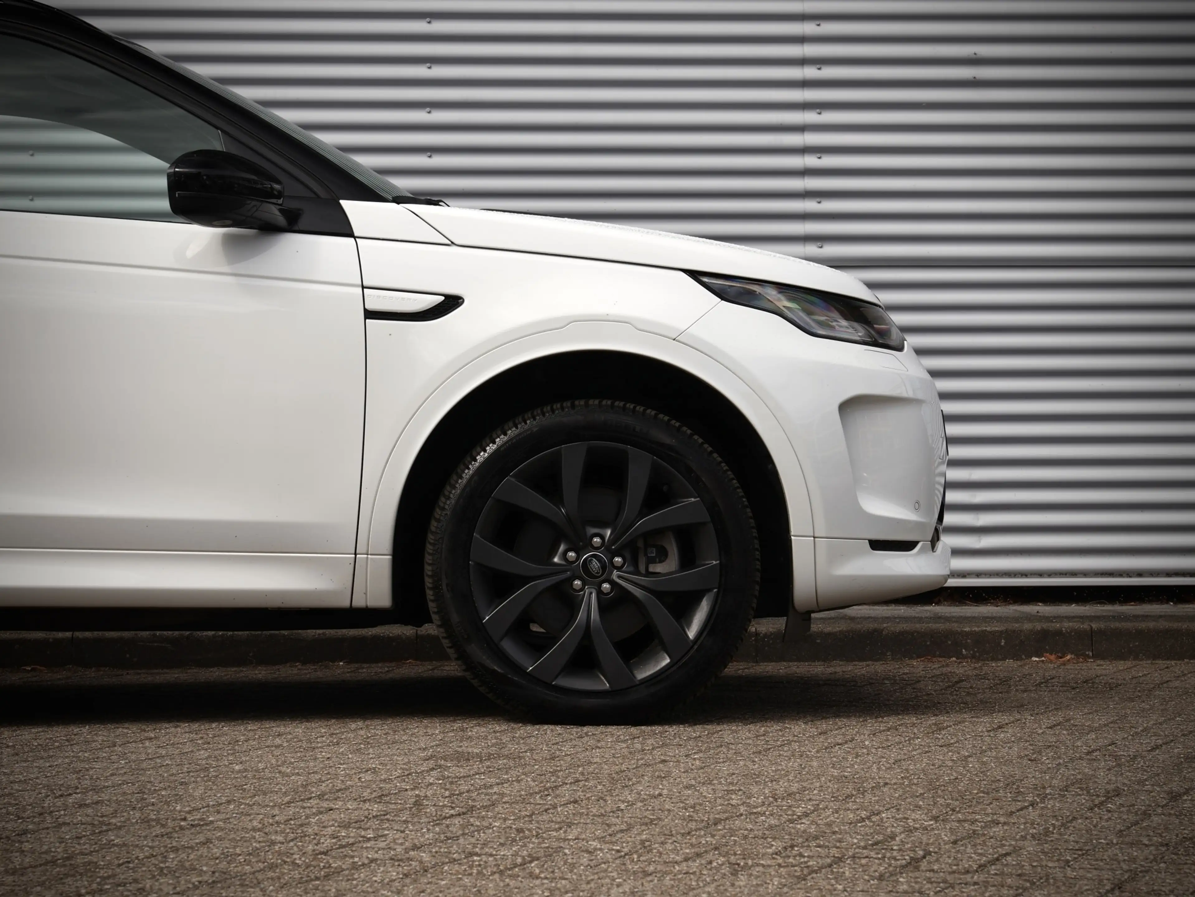 Land Rover Discovery Sport P300e 1.5 R-Dynamic SE | SOH 92% | Black Pack | Co — photo 15