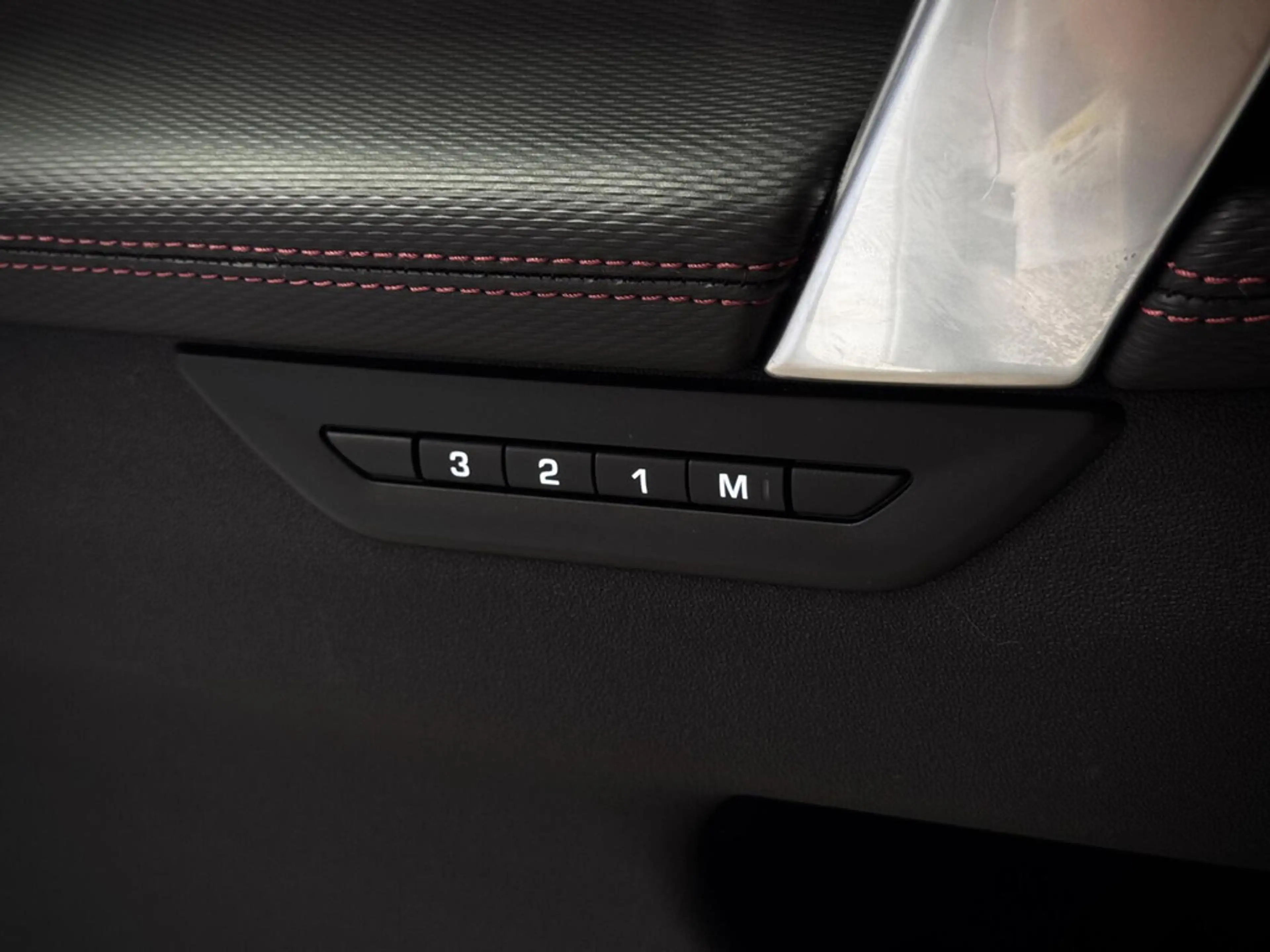 Land Rover Discovery Sport P300e 1.5 R-Dynamic SE | SOH 92% | Black Pack | Co — photo 44