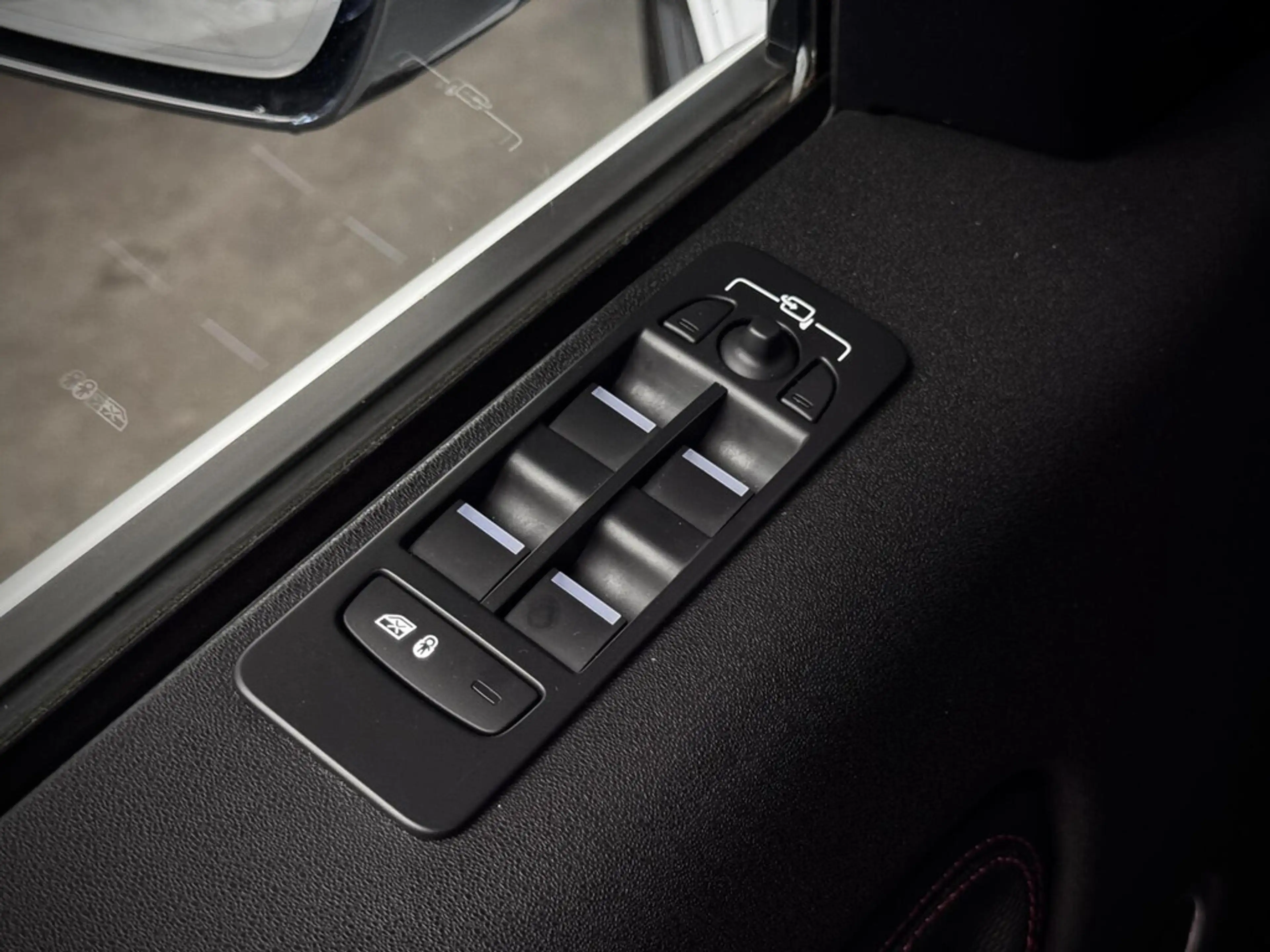 Land Rover Discovery Sport P300e 1.5 R-Dynamic SE | SOH 92% | Black Pack | Co — photo 47