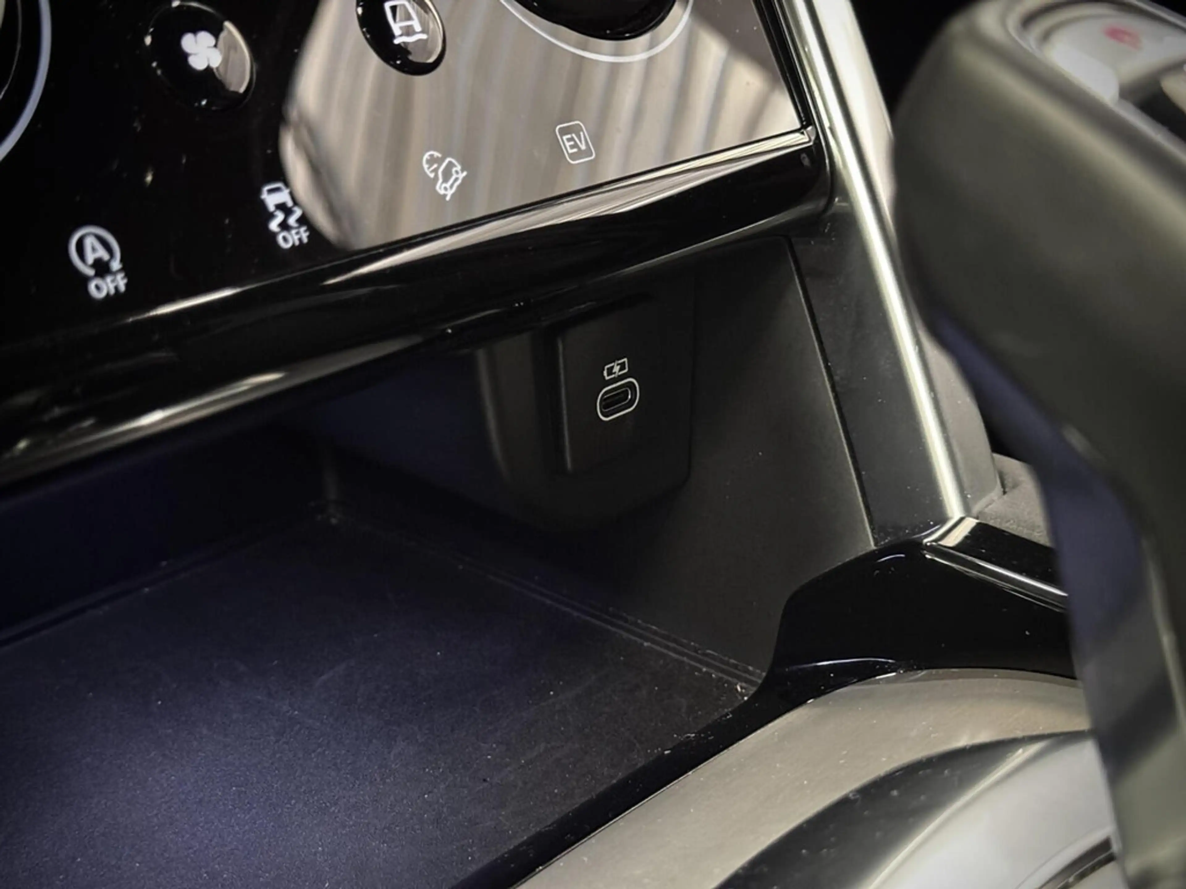 Land Rover Discovery Sport P300e 1.5 R-Dynamic SE | SOH 92% | Black Pack | Co — photo 33