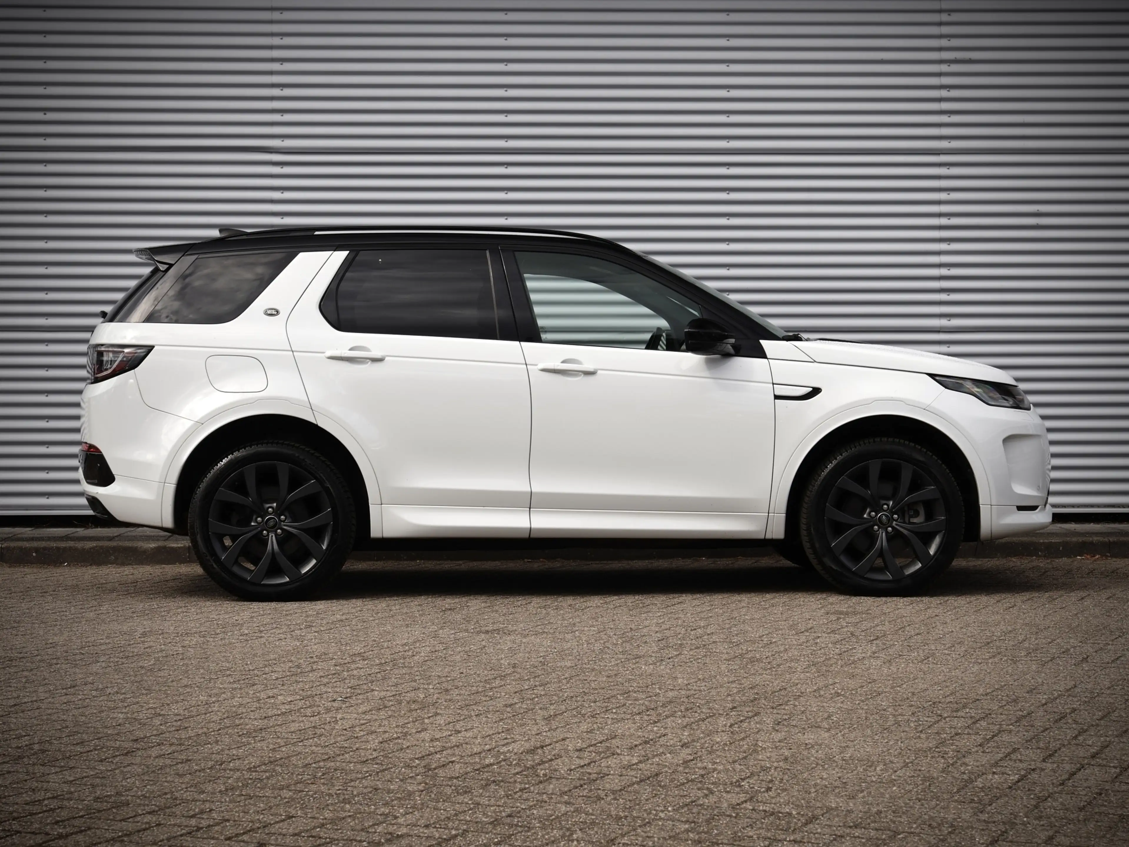 Land Rover Discovery Sport P300e 1.5 R-Dynamic SE | SOH 92% | Black Pack | Co — photo 14