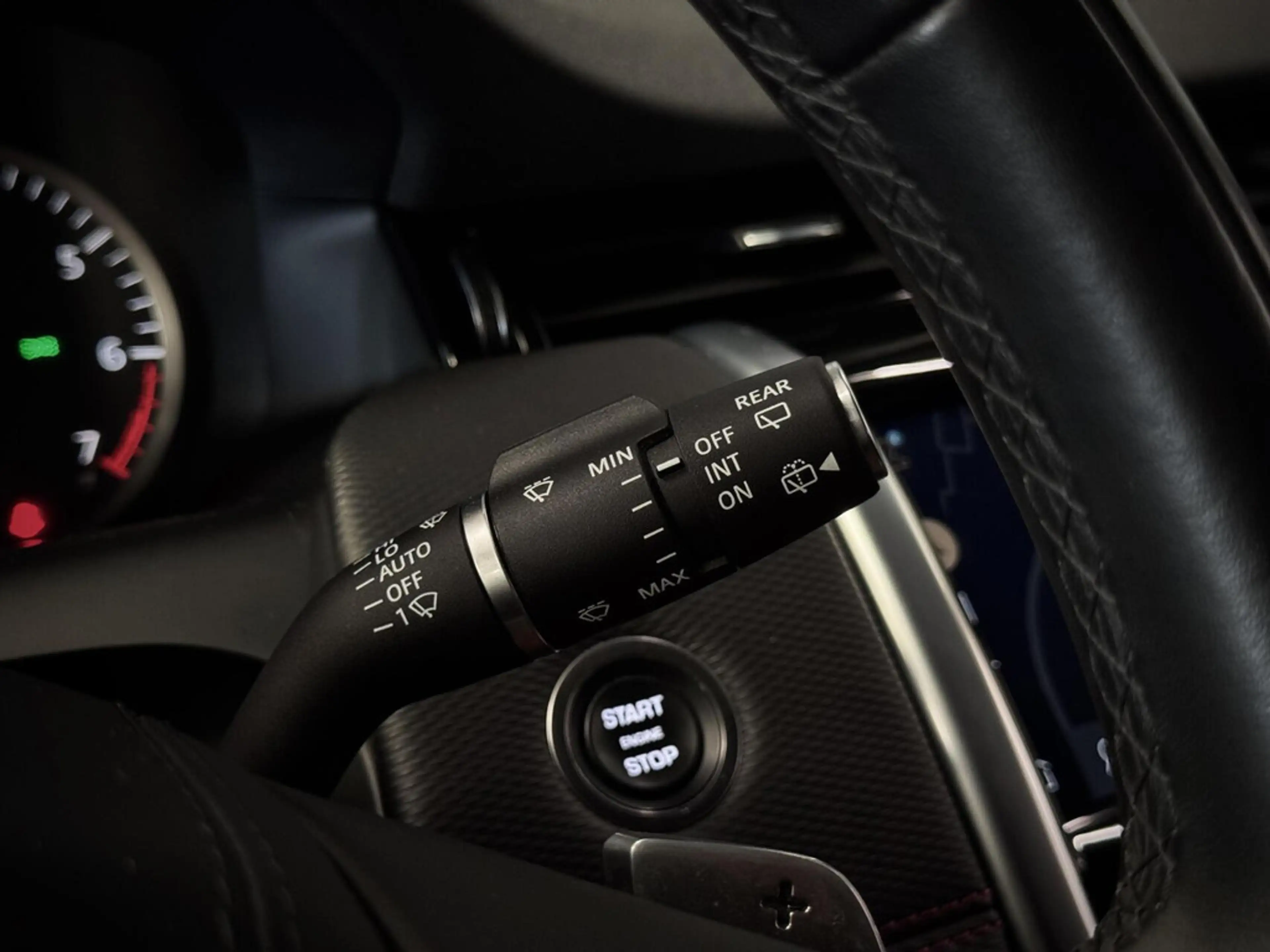 Land Rover Discovery Sport P300e 1.5 R-Dynamic SE | SOH 92% | Black Pack | Co — photo 41