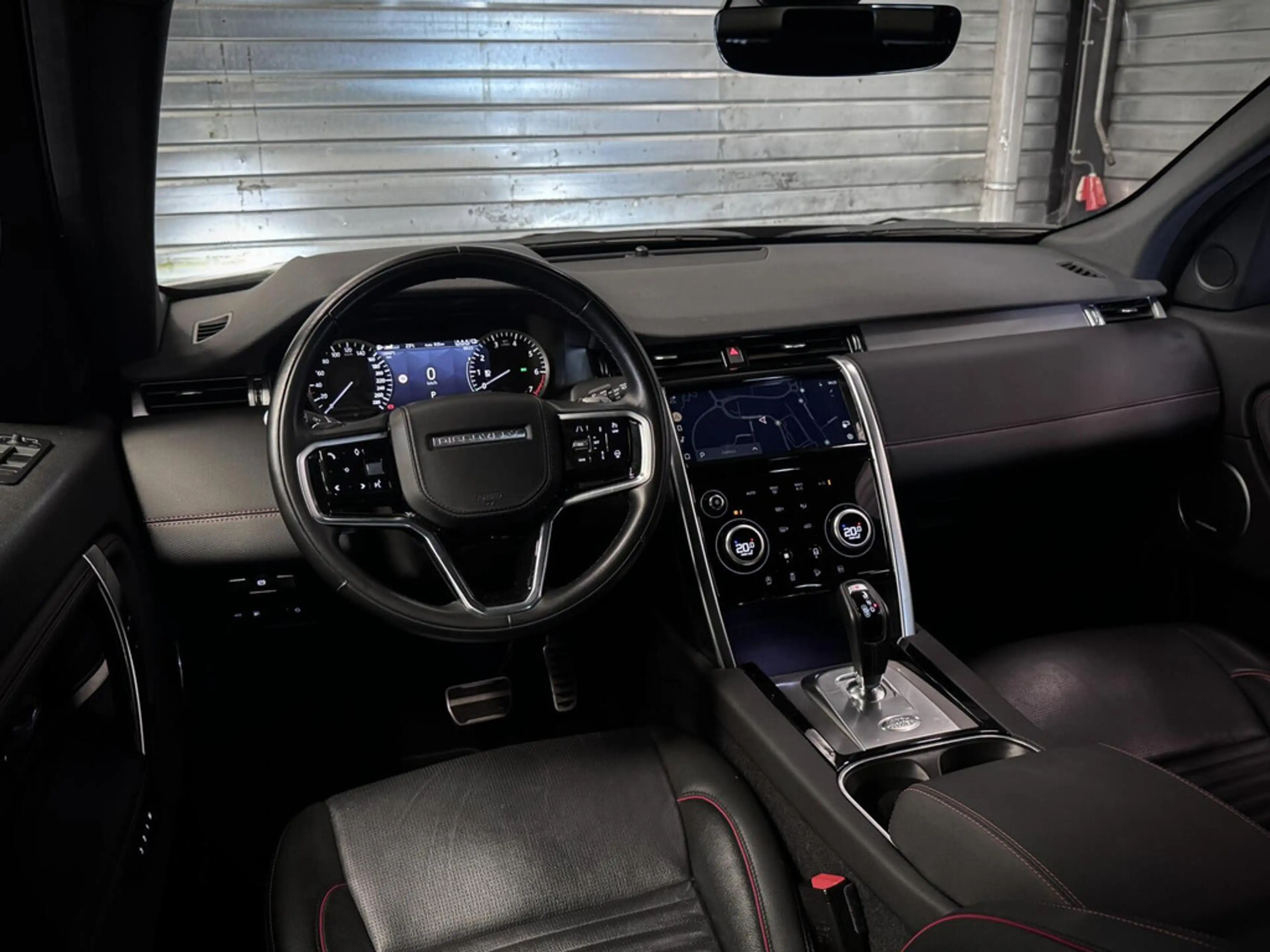 Land Rover Discovery Sport P300e 1.5 R-Dynamic SE | SOH 92% | Black Pack | Co — photo 5