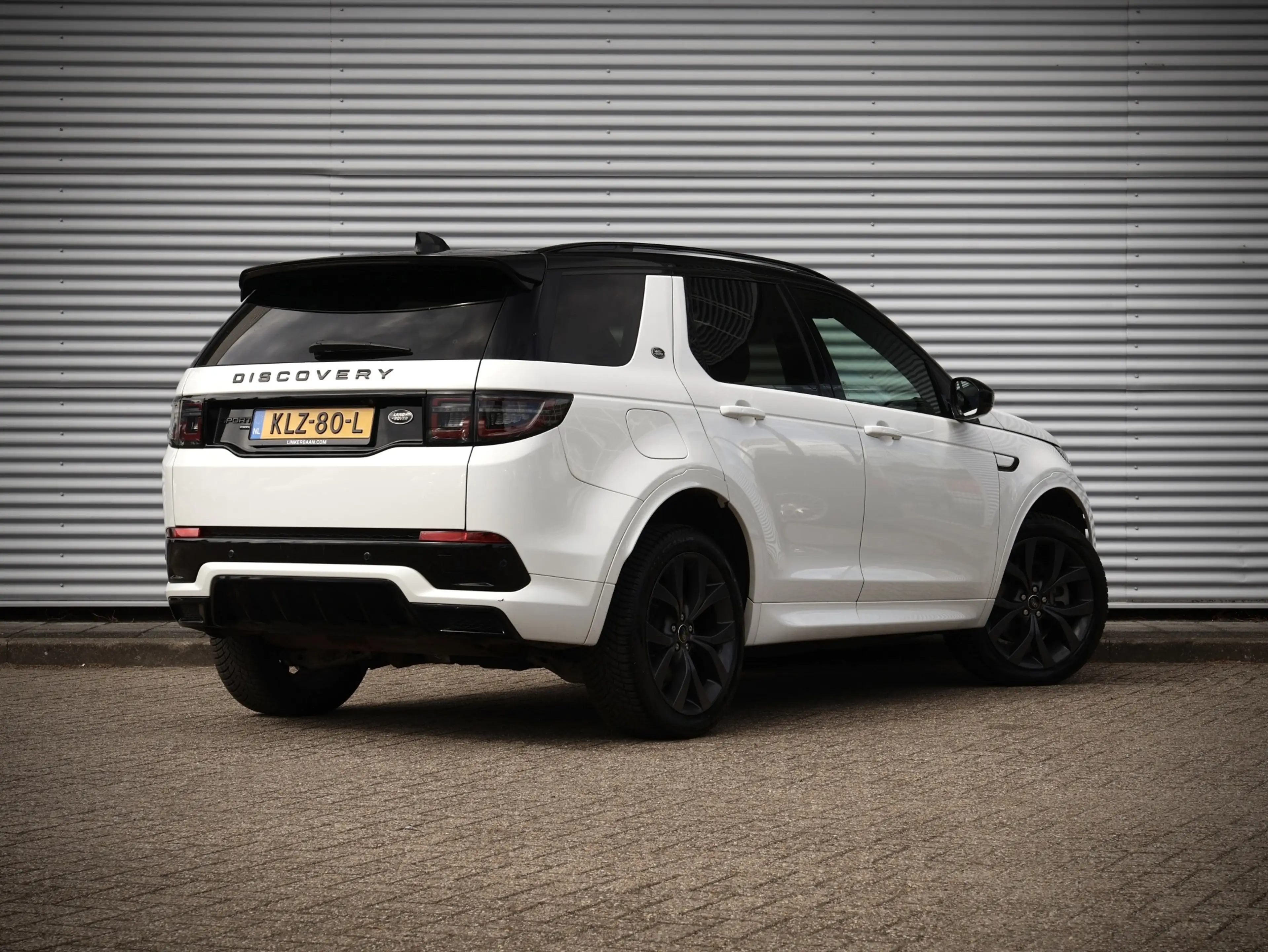 Land Rover Discovery Sport P300e 1.5 R-Dynamic SE | SOH 92% | Black Pack | Co — photo 4