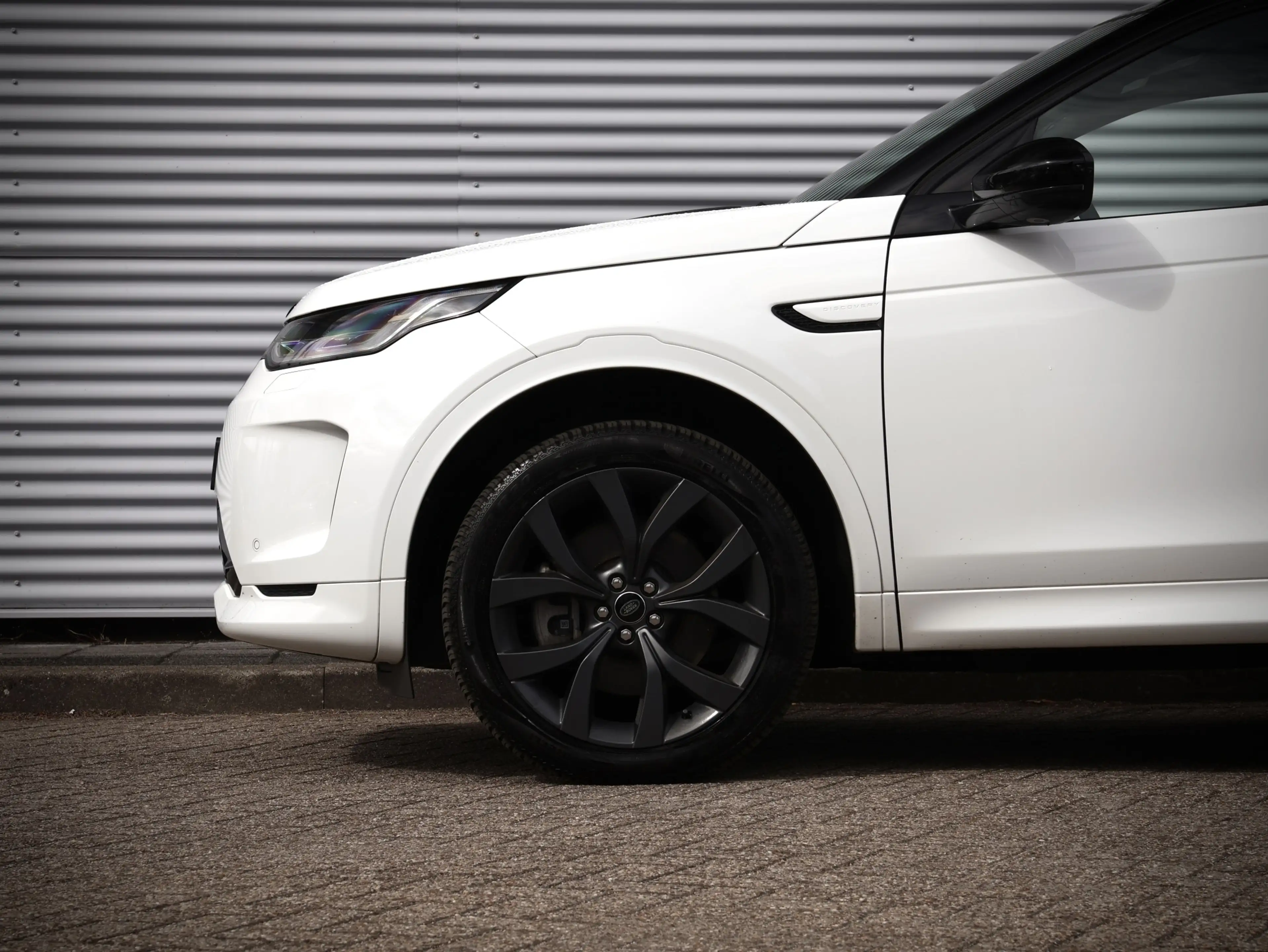 Land Rover Discovery Sport P300e 1.5 R-Dynamic SE | SOH 92% | Black Pack | Co — photo 10