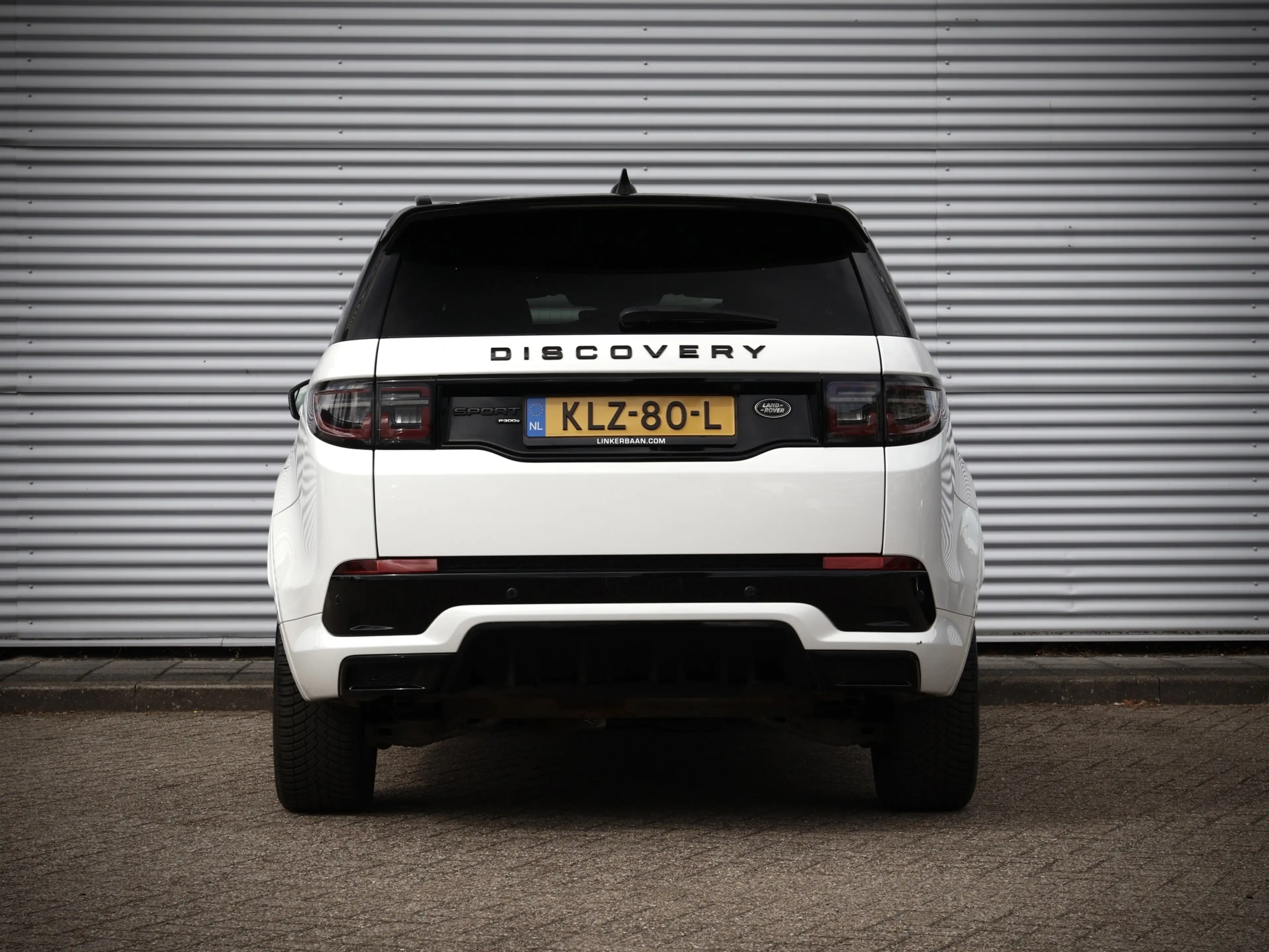 Land Rover Discovery Sport P300e 1.5 R-Dynamic SE | SOH 92% | Black Pack | Co — photo 13