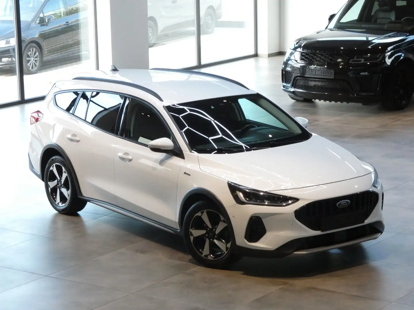 Ford Focus Turnier Active*Navi*Kamera*Aut* Wit - 1