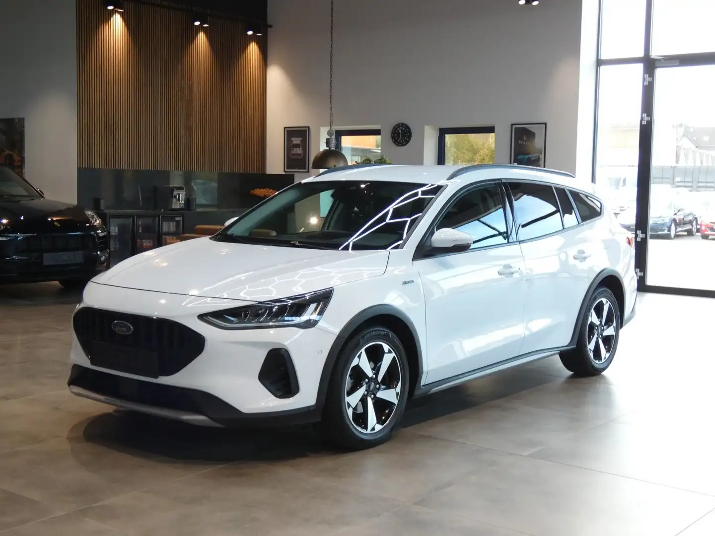 Ford Focus Turnier Active*Navi*Kamera*Aut* Wit - 2