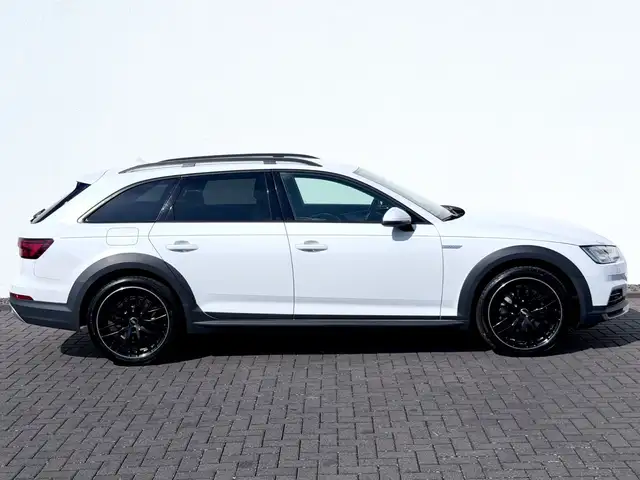 Audi A4 view 4