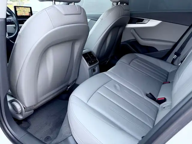 Audi A4 view 14