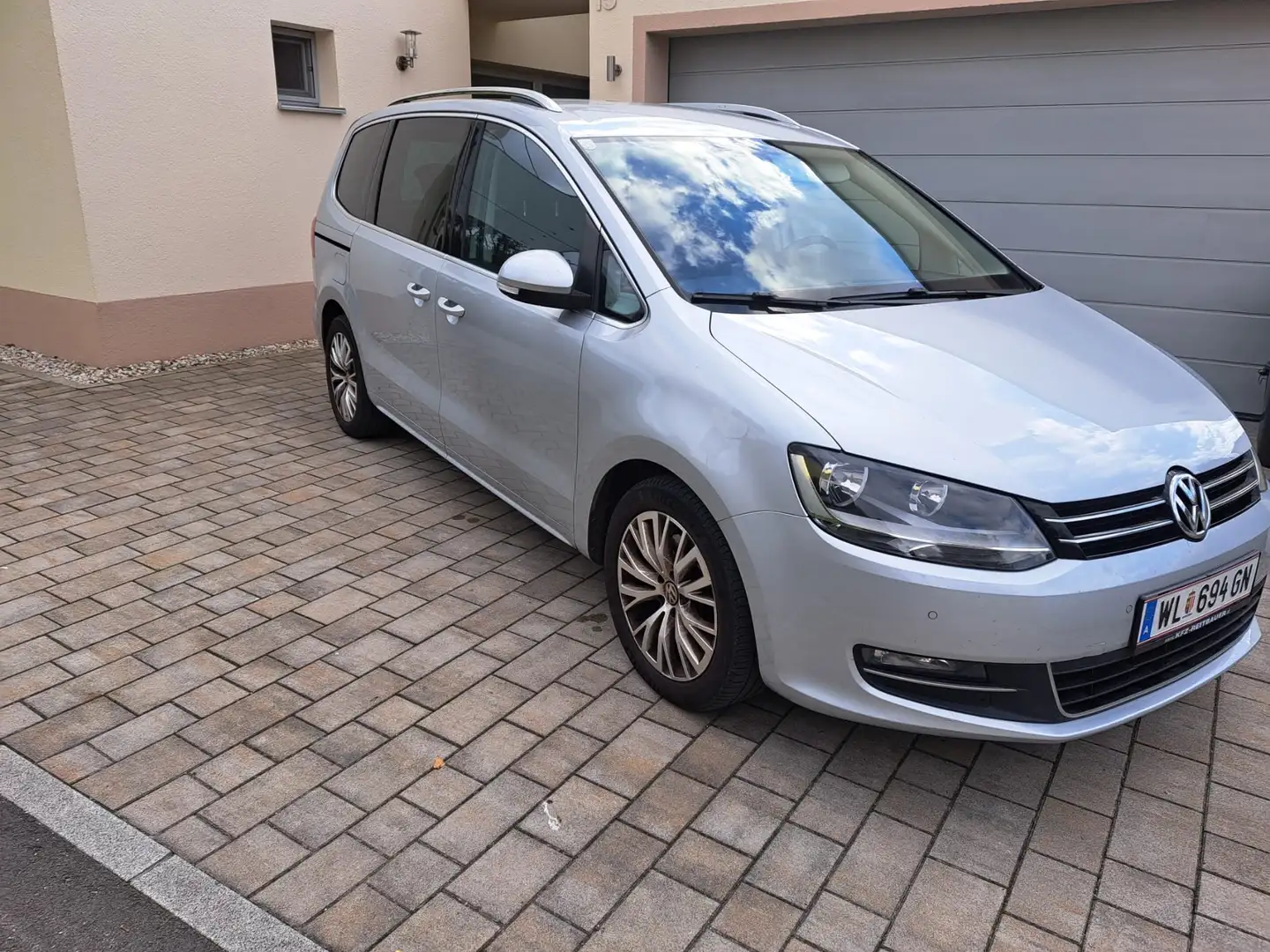 Volkswagen Sharan Sharan Highline: DSG, AHK, Pickerl NEU Silber - 2