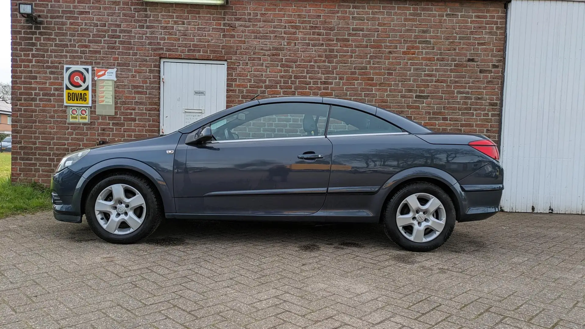 Opel Astra TwinTop 1.8 Cosmo - airco - automaat Gris - 2