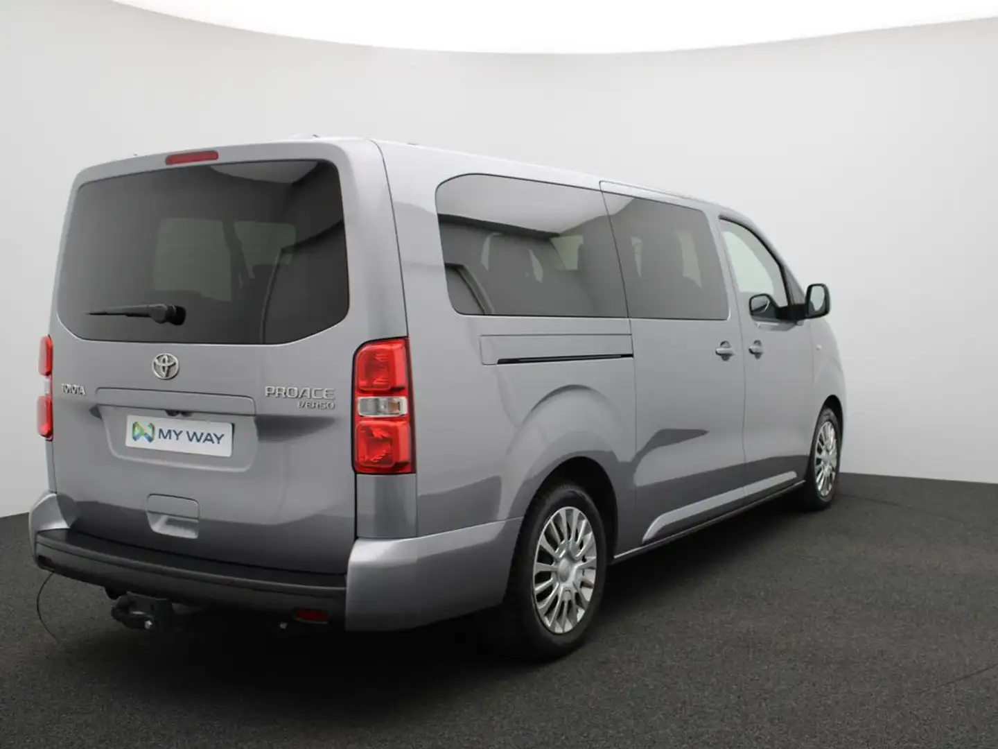 Toyota Proace Shuttle S&S 2.0 D-4D 144 PK / Cruise Control / Camera / GPS Grigio - 2