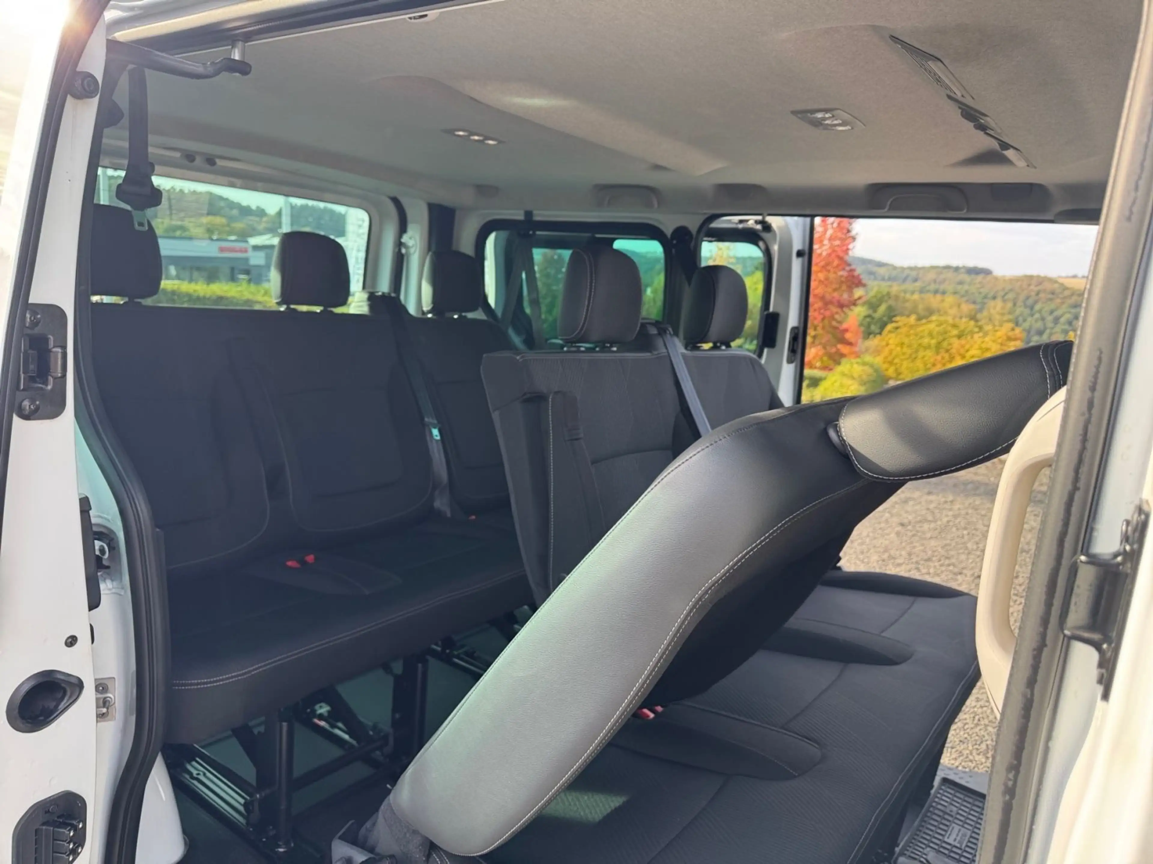 Nissan Primastar Kombi L1H1 dCI 170 A/T — photo 13