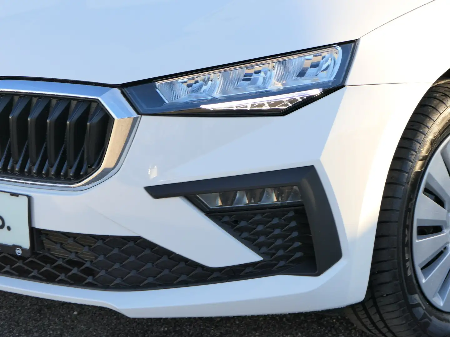 Skoda Scala Essence TSI DSG Weiß - 2