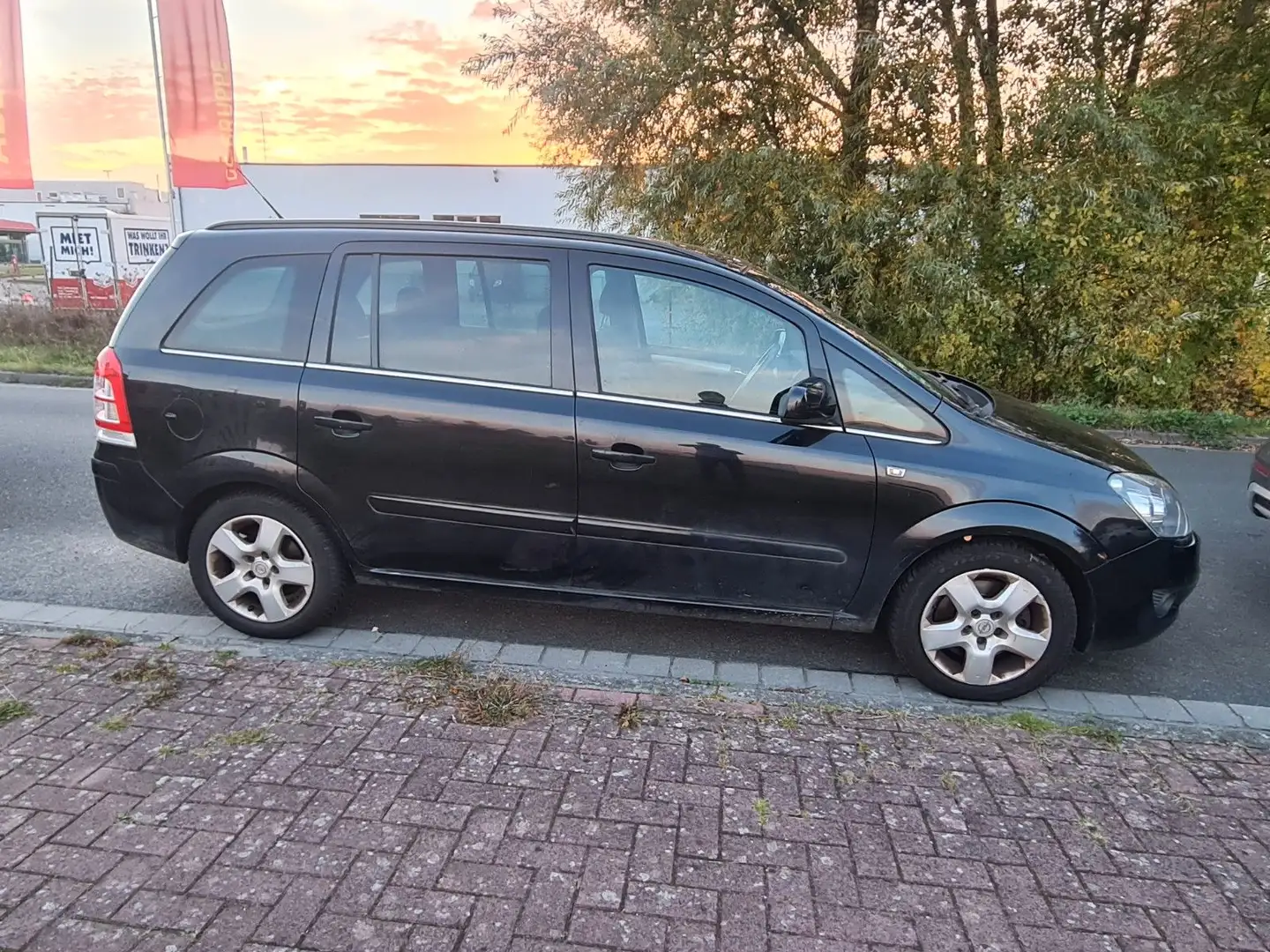 Opel Zafira B Innovation 7 Sitze Grau - 1