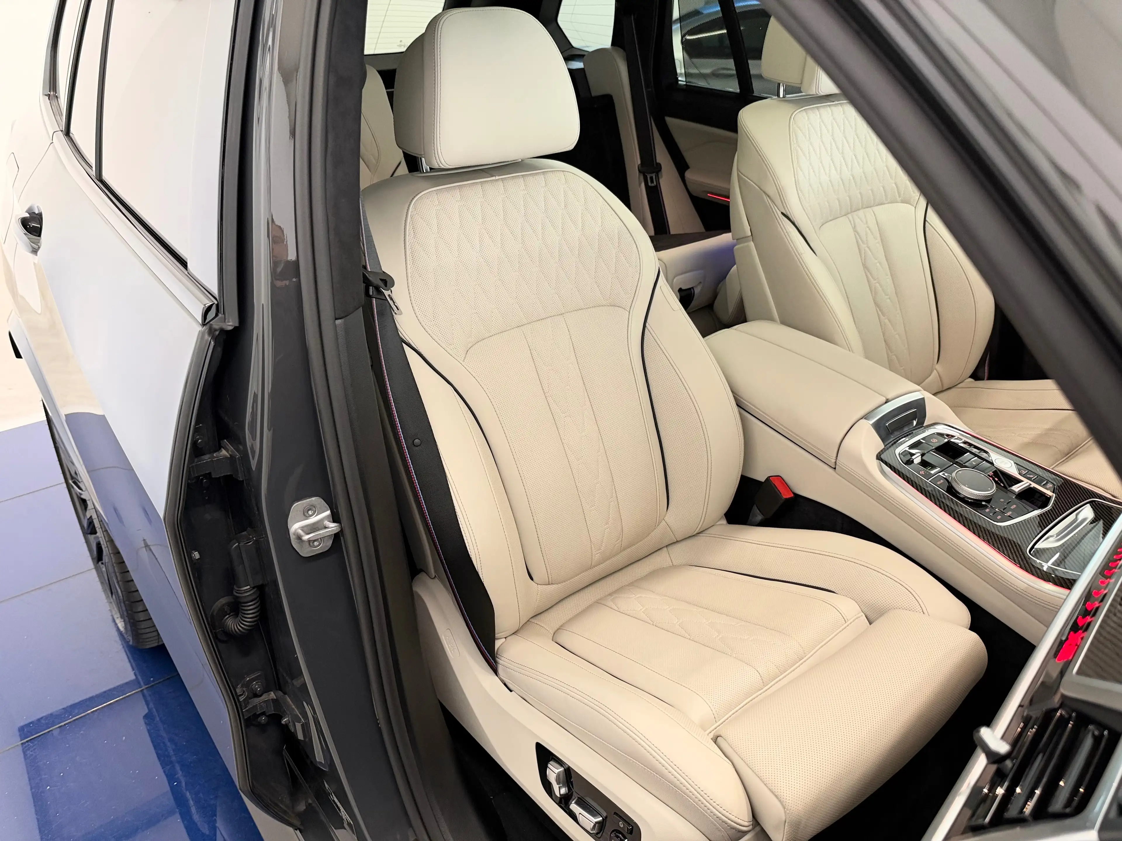 BMW X5 xDrive50e,M-Sportpaket-Pro,SkyLounge,AHK,Carbon,Luftf.,Sitzlüftung,22"Alu — photo 31