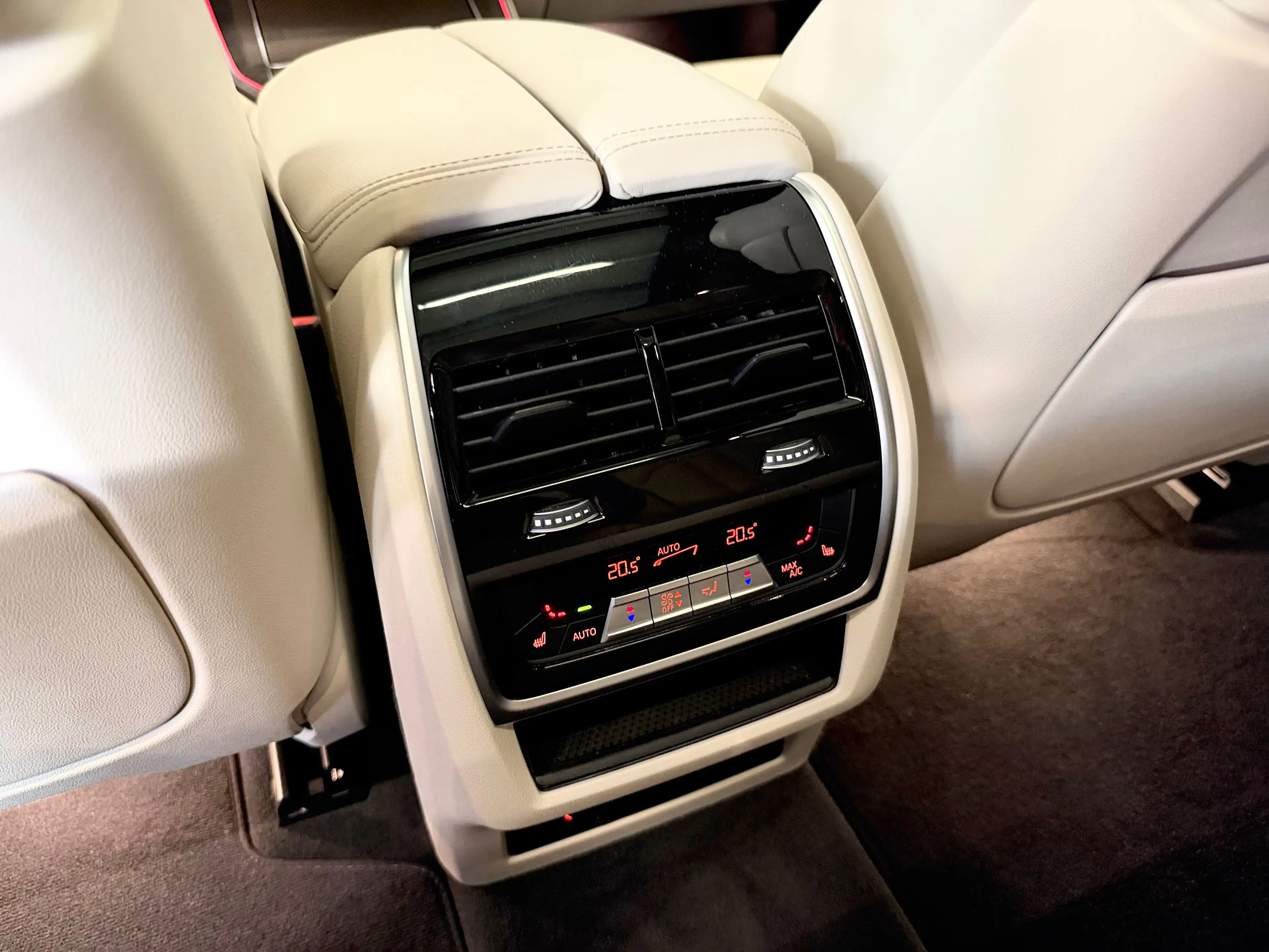 BMW X5 xDrive50e,M-Sportpaket-Pro,SkyLounge,AHK,Carbon,Luftf.,Sitzlüftung,22"Alu — photo 27