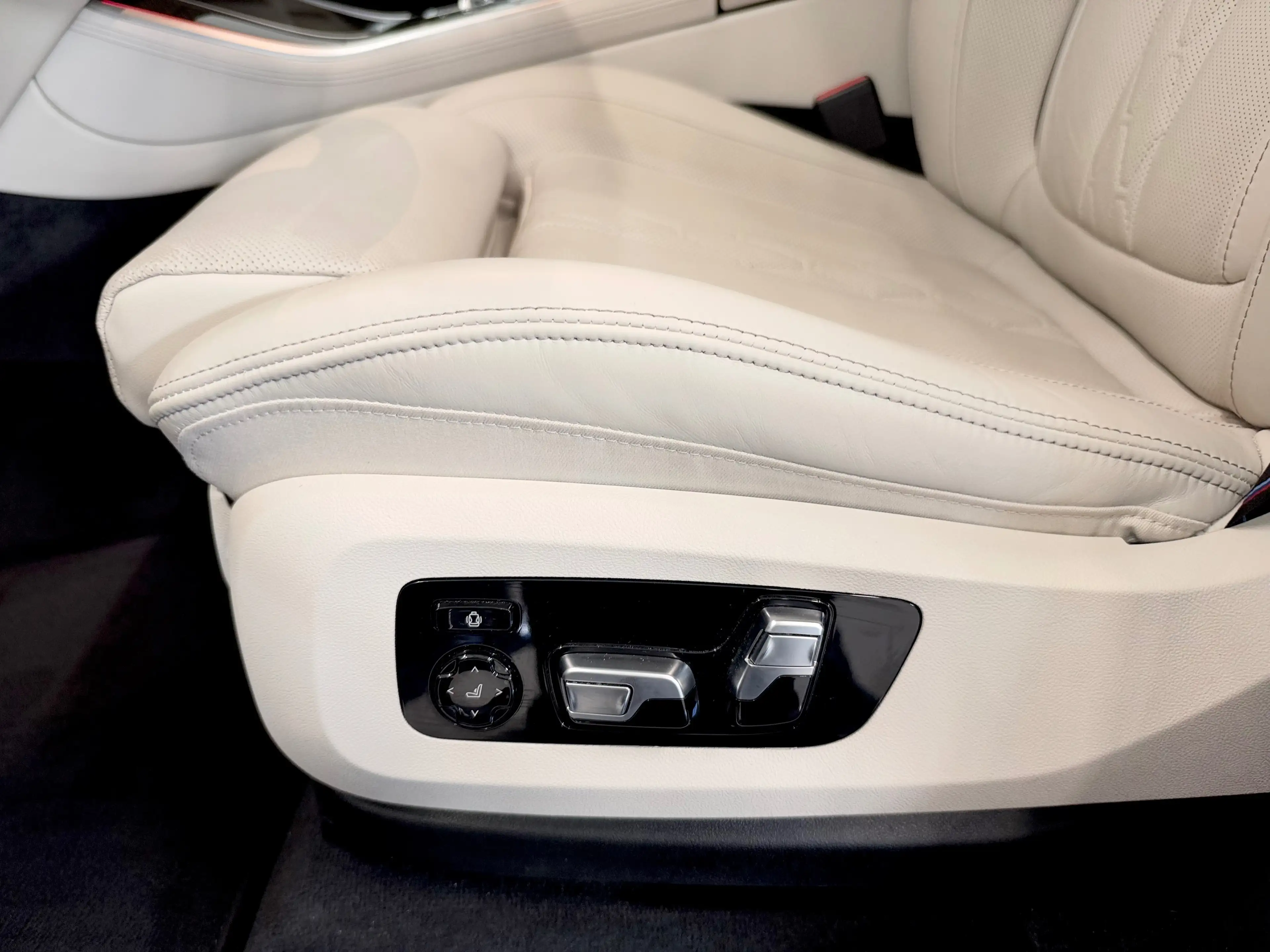 BMW X5 xDrive50e,M-Sportpaket-Pro,SkyLounge,AHK,Carbon,Luftf.,Sitzlüftung,22"Alu — photo 18