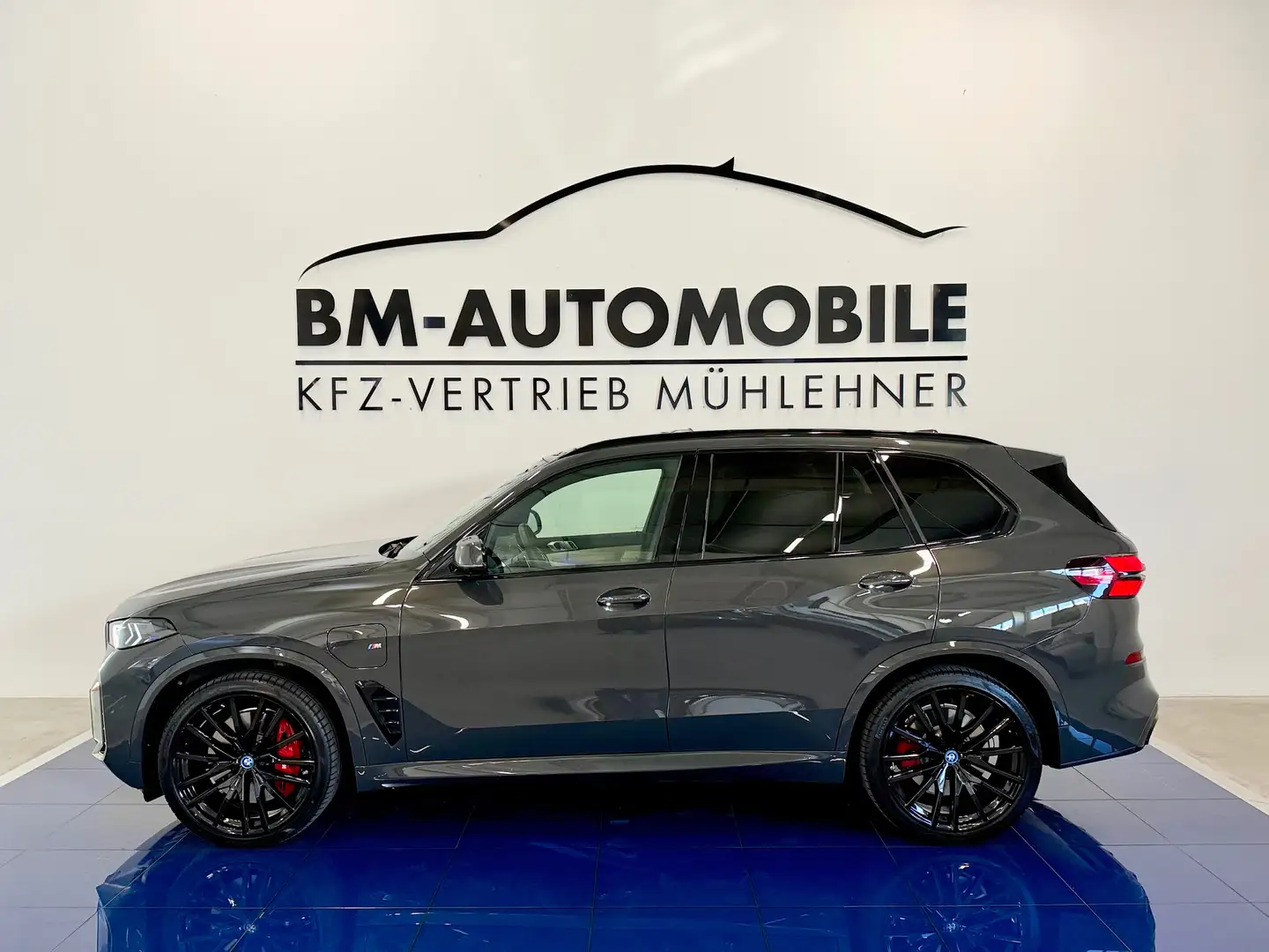 BMW X5 xDrive50e,M-Sportpaket-Pro,SkyLounge,AHK,Carbon,Luftf.,Sitzlüftung,22"Alu Grau - 1