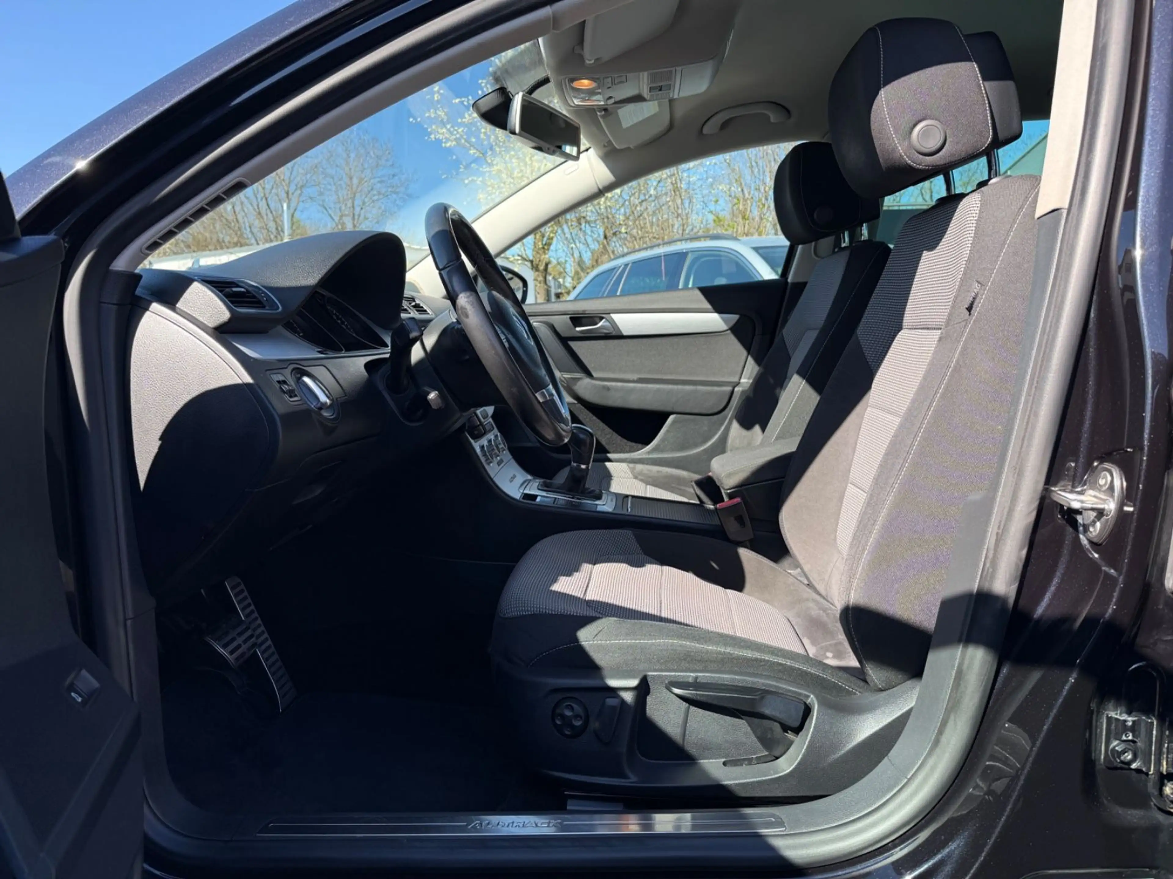 Volkswagen Passat Alltrack Variant Basis BMT 4Motion-DSG- — photo 11