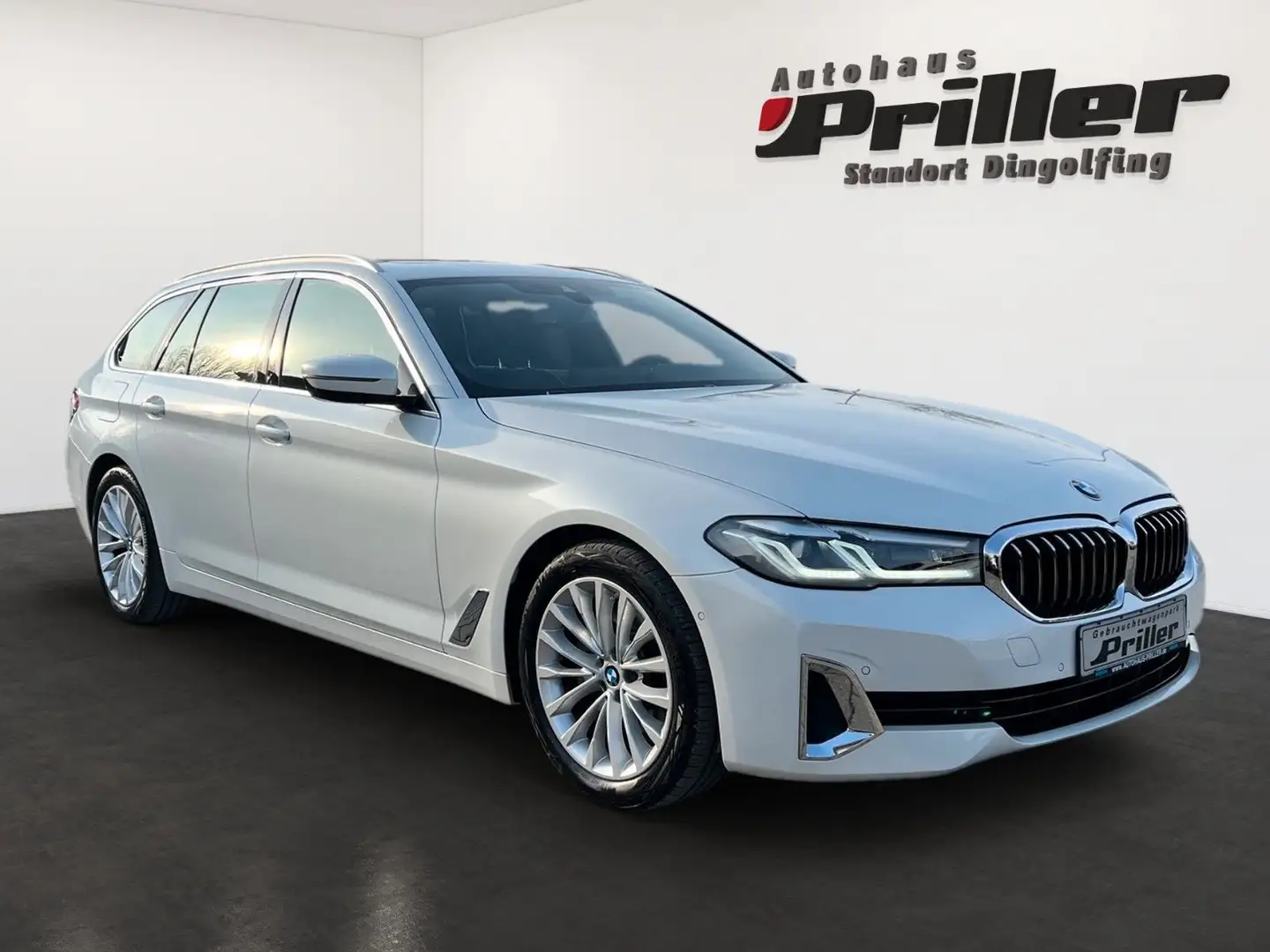 BMW 520 i Touring Luxury Line/DAB/LED/PGSD/LiveCock Weiß - 2