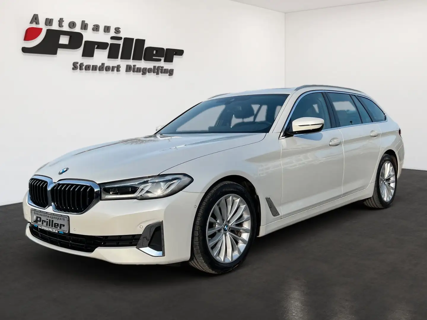BMW 520 i Touring Luxury Line/DAB/LED/PGSD/LiveCock Weiß - 1