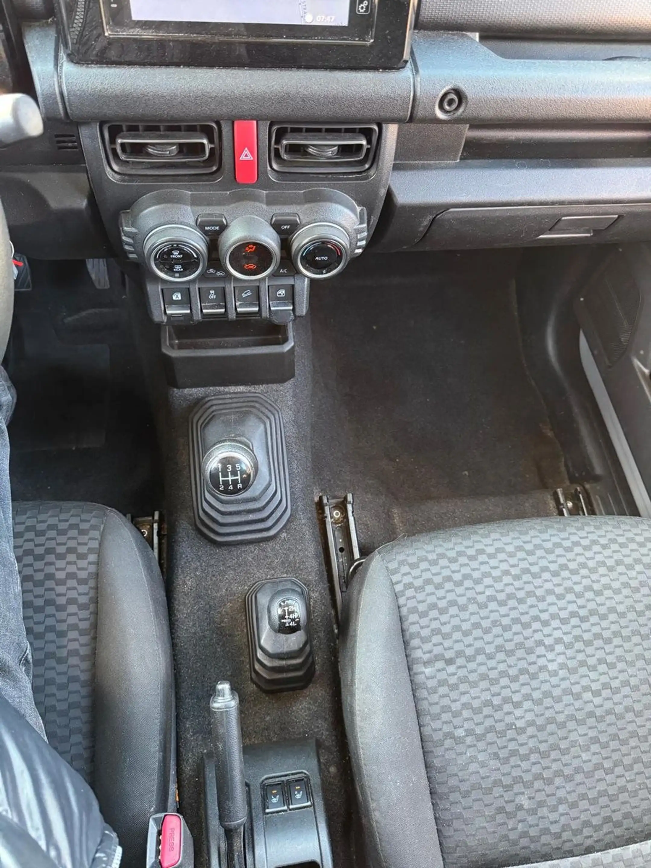 Suzuki Jimny Comfort+ AllGrip/Navi/Shz/4Sitzer — photo 13