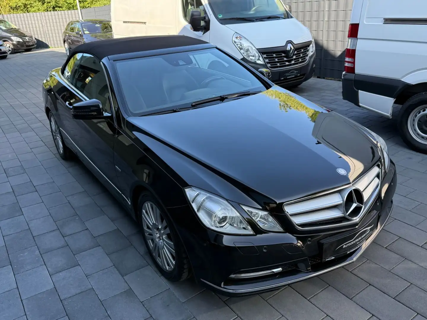 Mercedes-Benz E 220 CDI Cabrio  Avantgarde  Navi Xenon Schwarz - 2