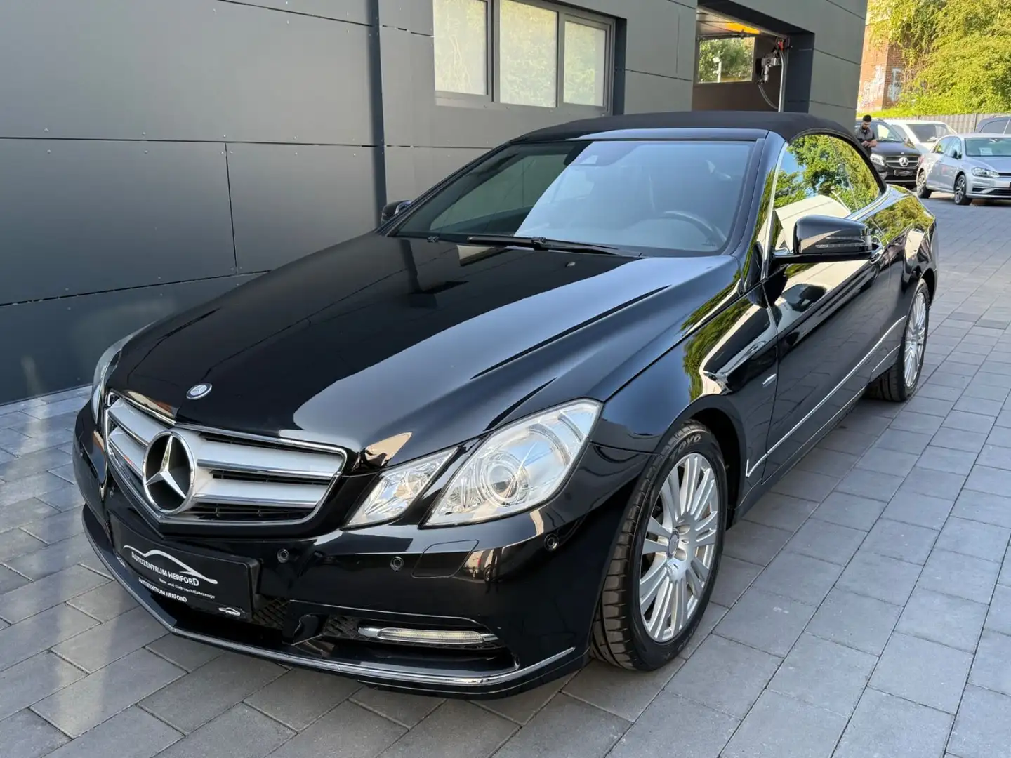 Mercedes-Benz E 220 CDI Cabrio  Avantgarde  Navi Xenon Schwarz - 1