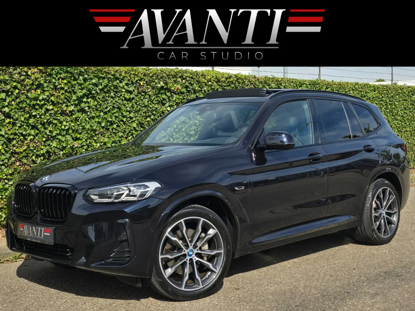 BMW X3 xDrive30e M-SPORT PAKKET INT. EN EXT. 292 PK PANO Zwart - 1