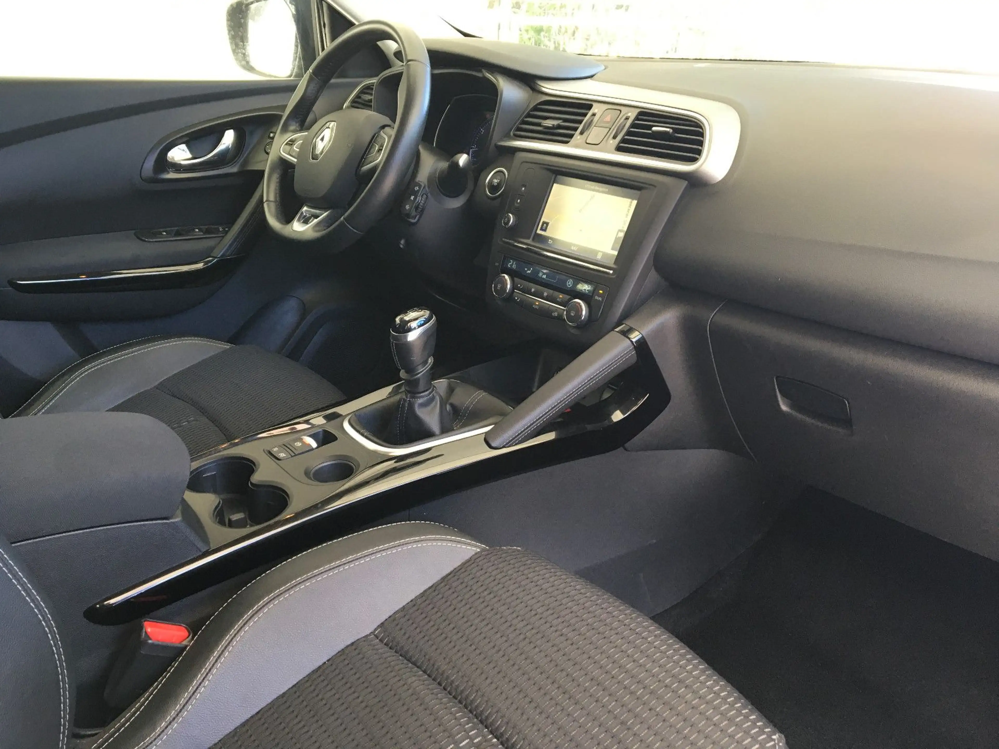 Renault Kadjar TCe 140 Limited/Navi/Klimatr/Temp/S&S/NSW — photo 13