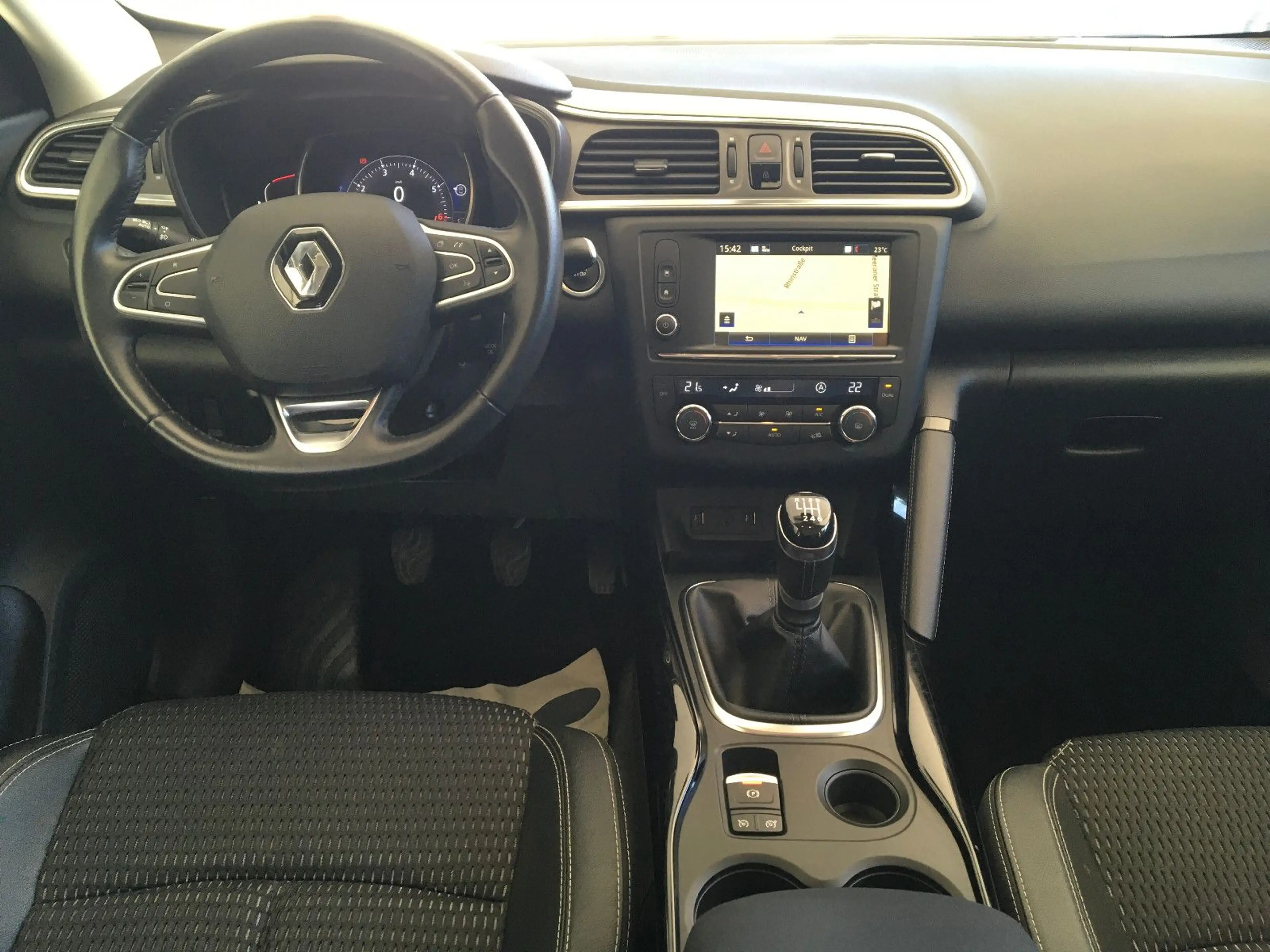 Renault Kadjar TCe 140 Limited/Navi/Klimatr/Temp/S&S/NSW — photo 12