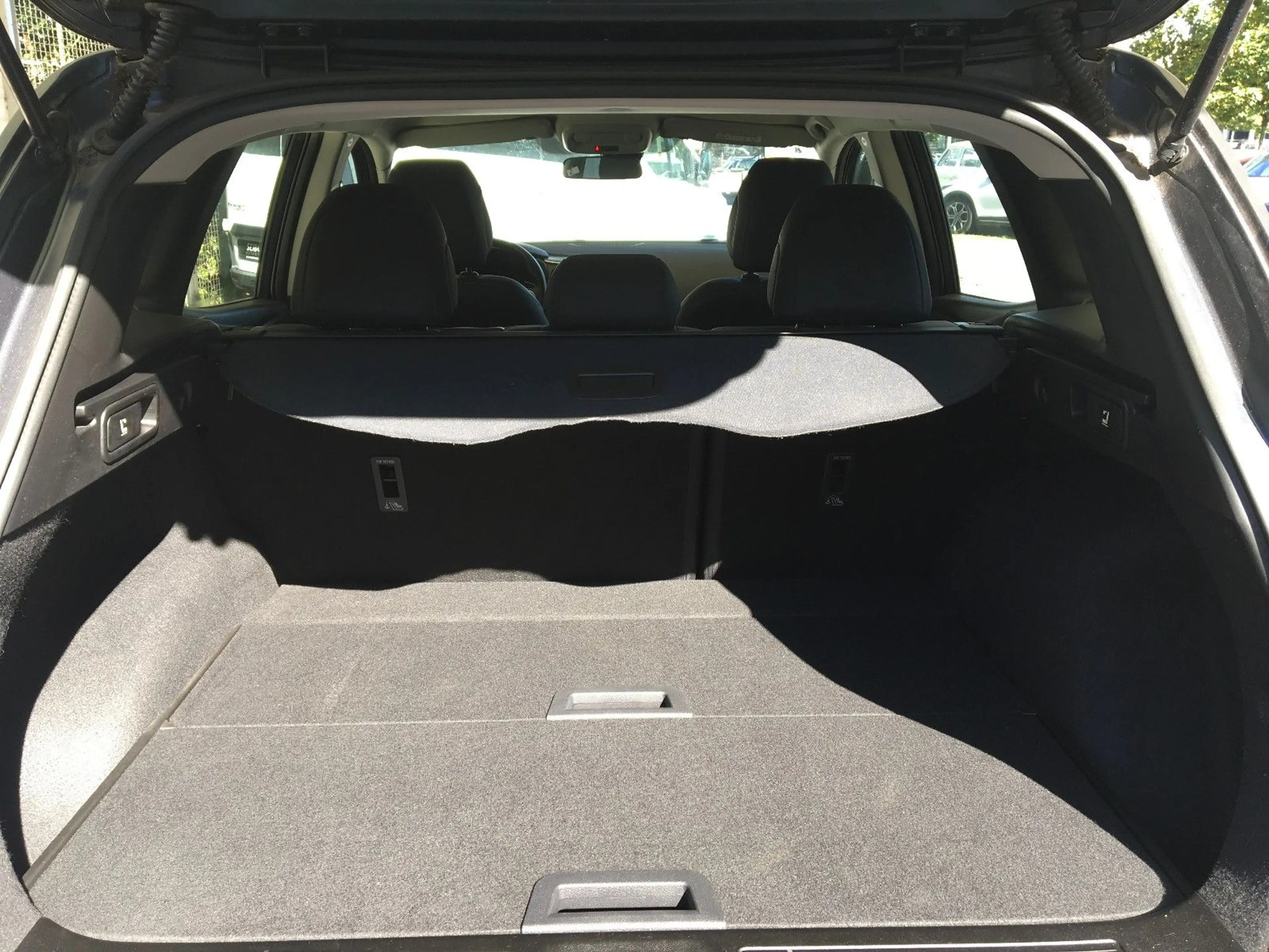 Renault Kadjar TCe 140 Limited/Navi/Klimatr/Temp/S&S/NSW — photo 9