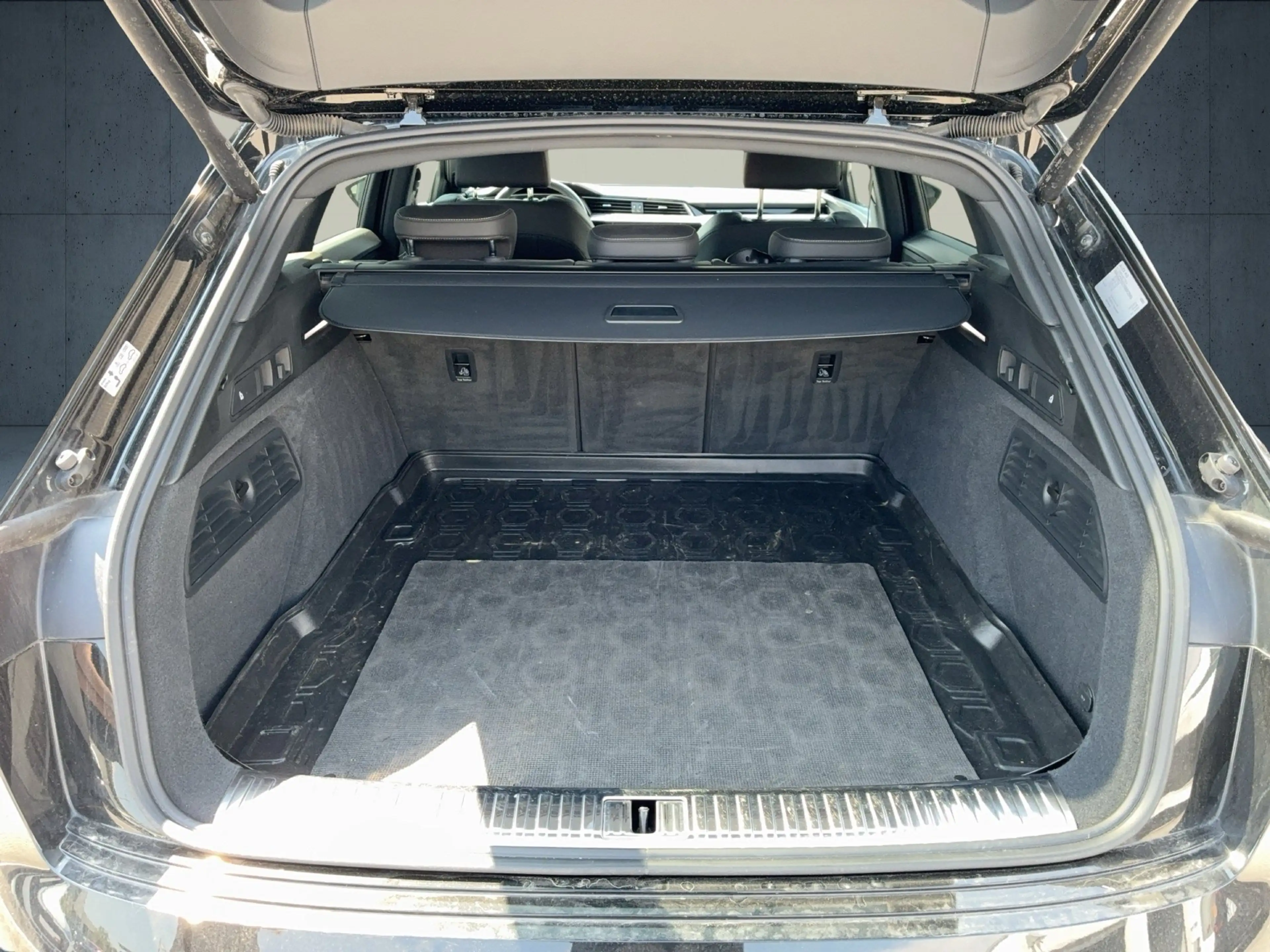 Audi Q8 e-tron S line 50 qu. Matrix 21 ACC 360 — photo 14