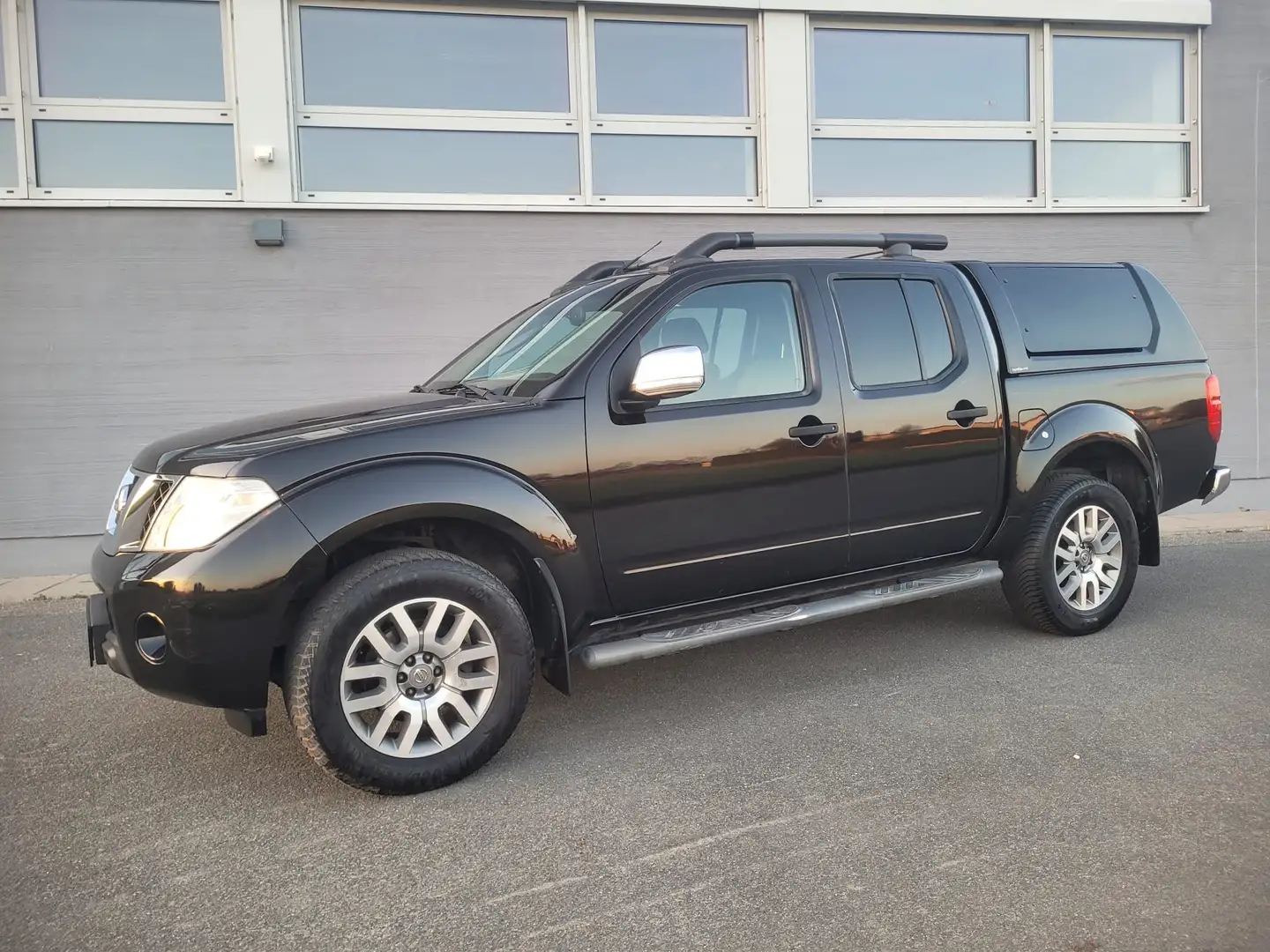 Nissan Navara Double Cab LE 4X4 Aut.-HARDTOP-19% Mwst ausw-AHK ! Schwarz - 2