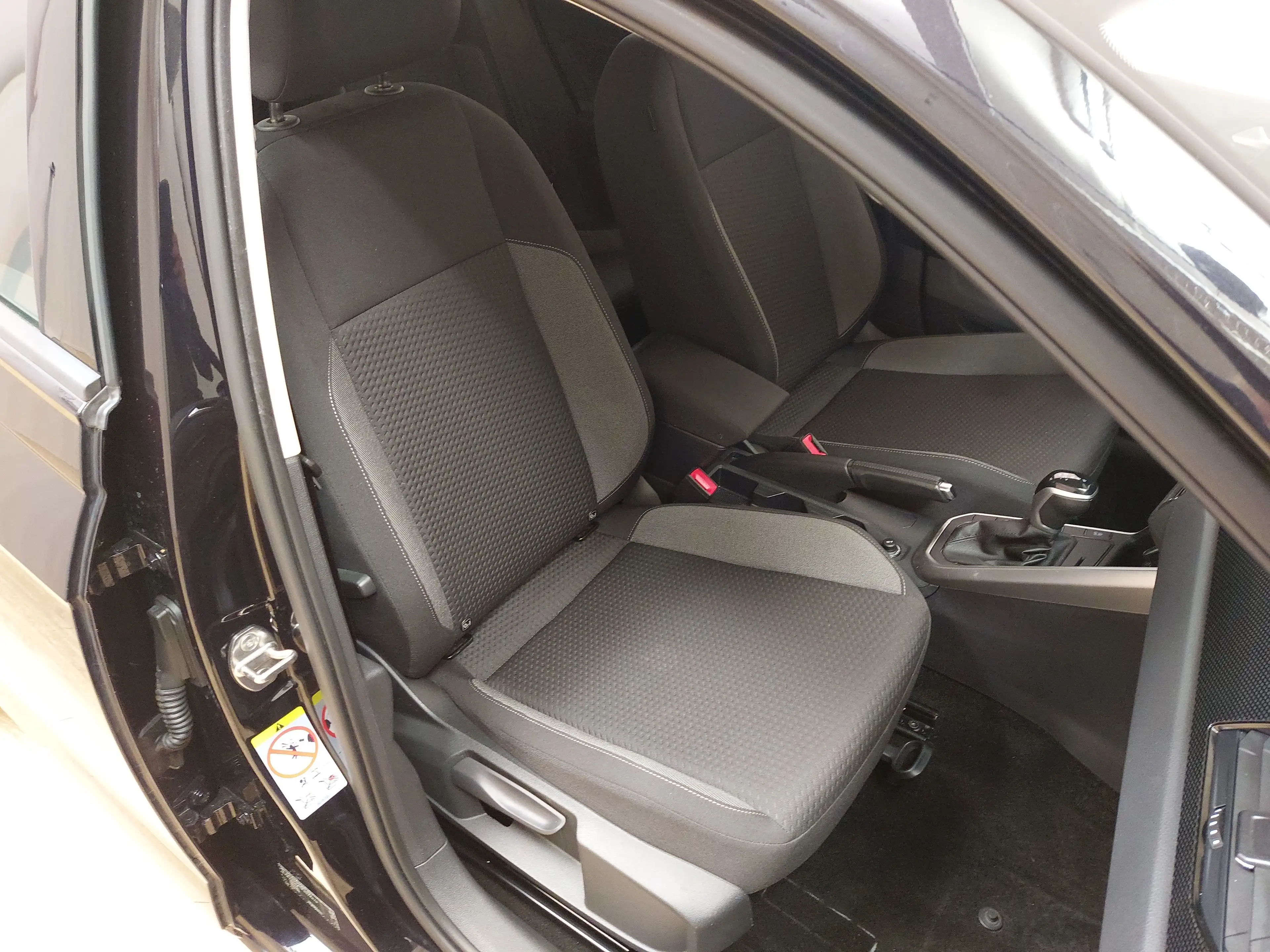 Volkswagen Polo 1.0 TSI Life Navi LED DC AHK PDC SHZ — photo 10