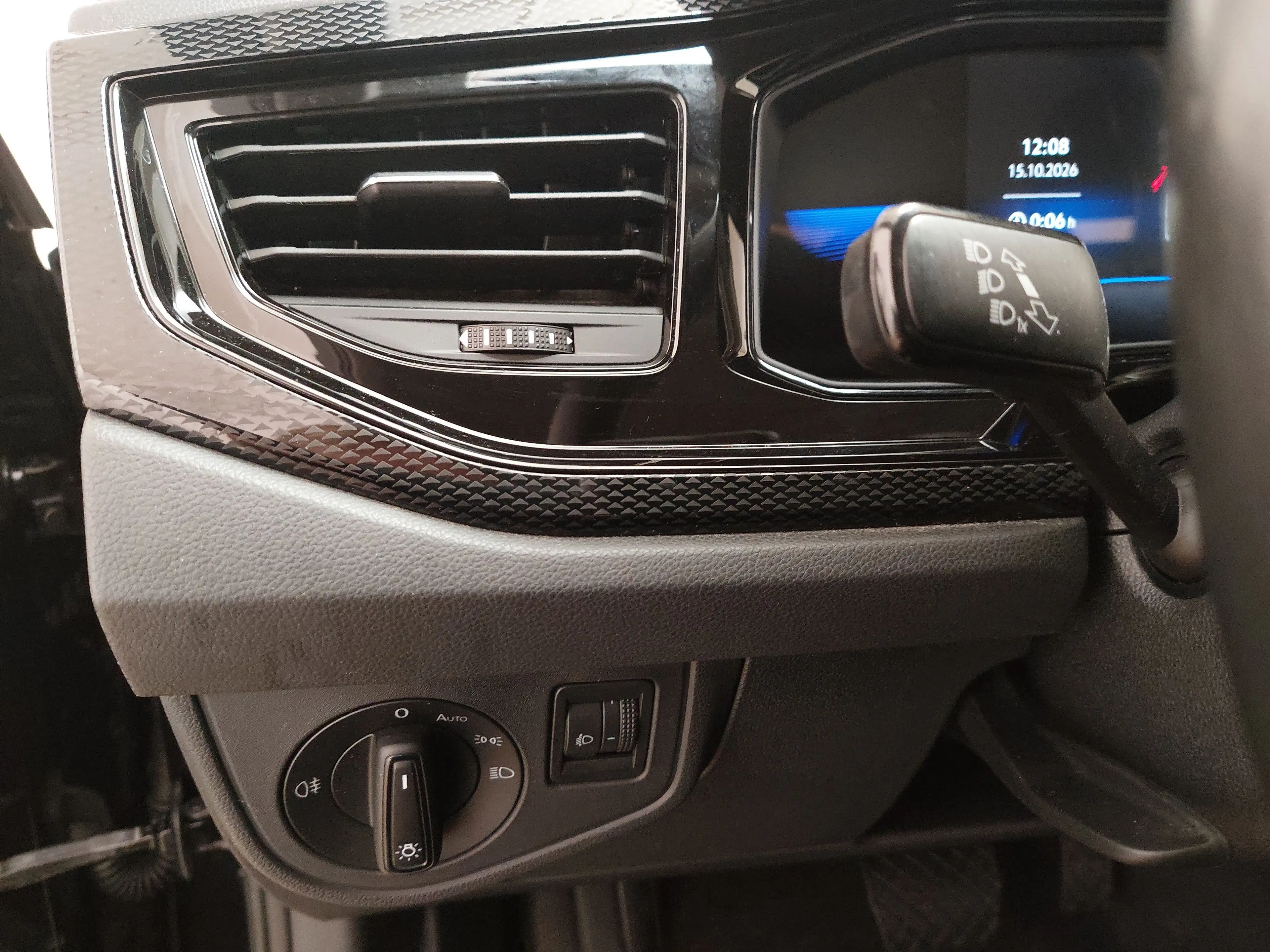 Volkswagen Polo 1.0 TSI Life Navi LED DC AHK PDC SHZ — photo 7