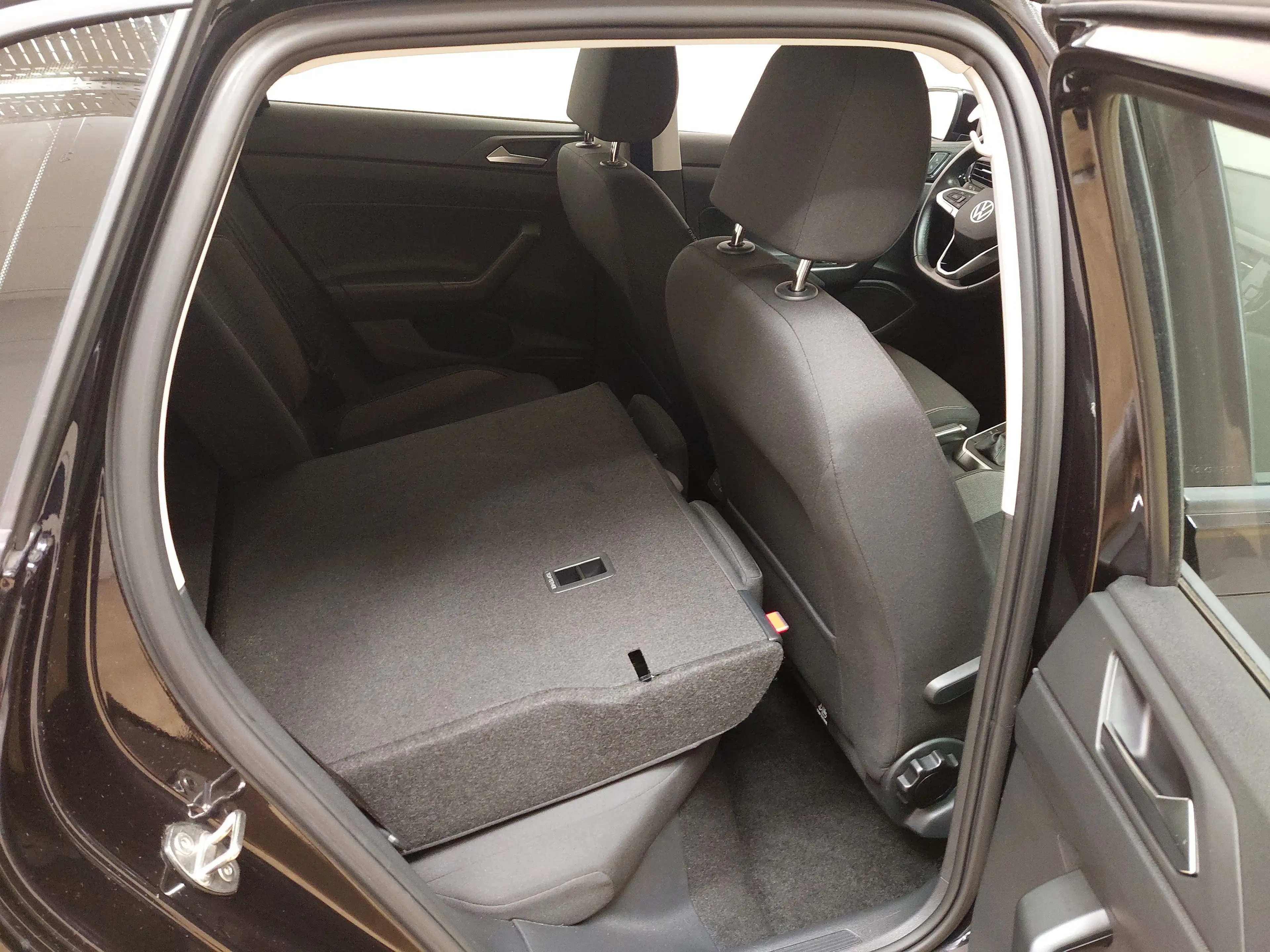 Volkswagen Polo 1.0 TSI Life Navi LED DC AHK PDC SHZ — photo 11
