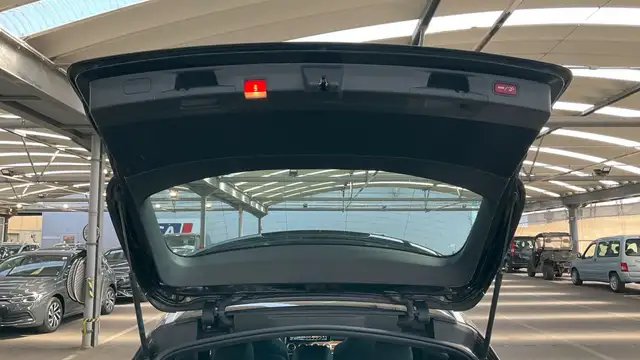 Mercedes-Benz E-Class view 17