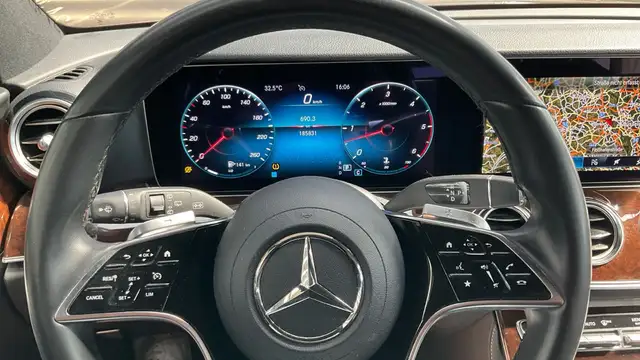 Mercedes-Benz E-Class view 9
