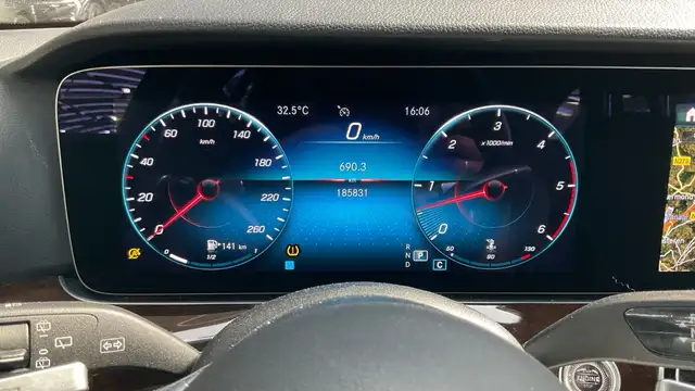 Mercedes-Benz E-Class view 11