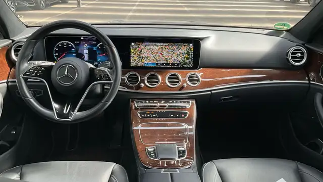 Mercedes-Benz E-Class view 8