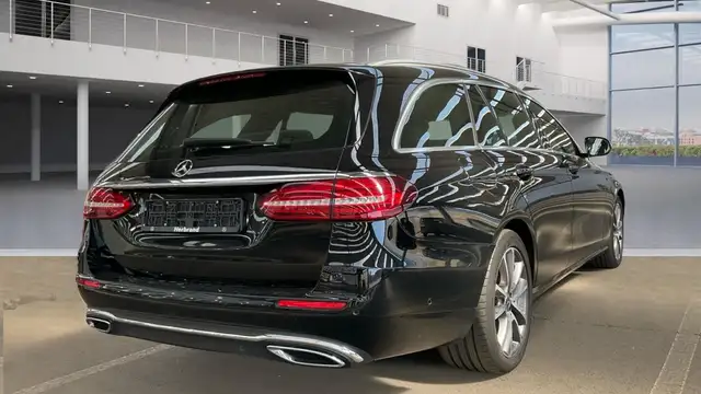 Mercedes-Benz E-Class view 4
